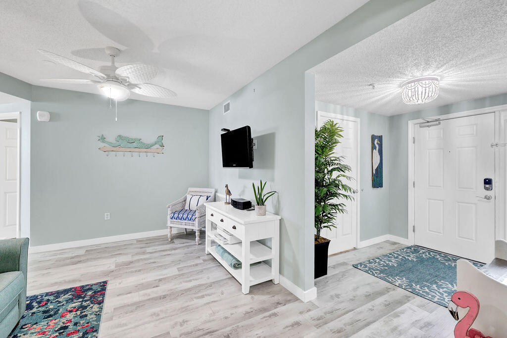 The Palms Condo - Residential