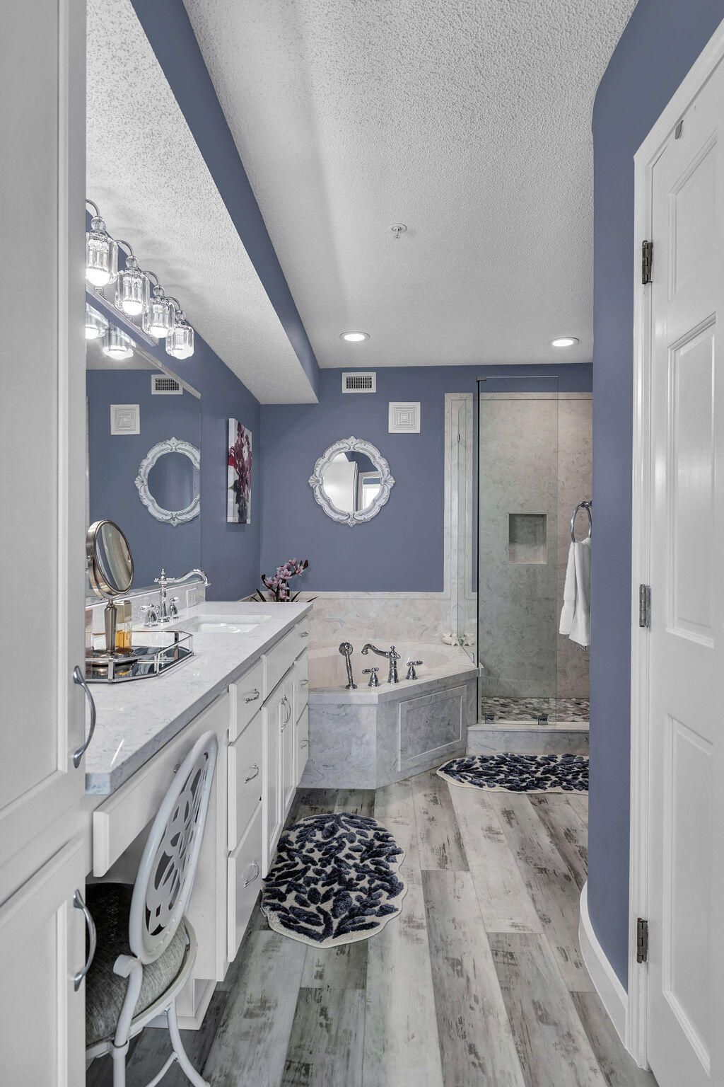 The Palms Condo - Residential