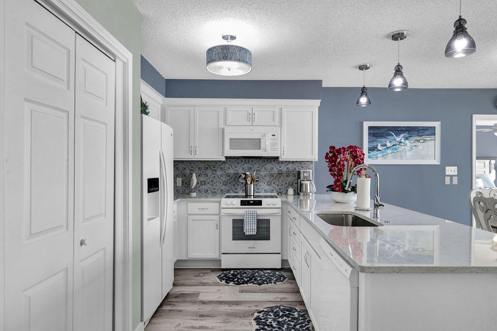 The Palms Condo - Residential
