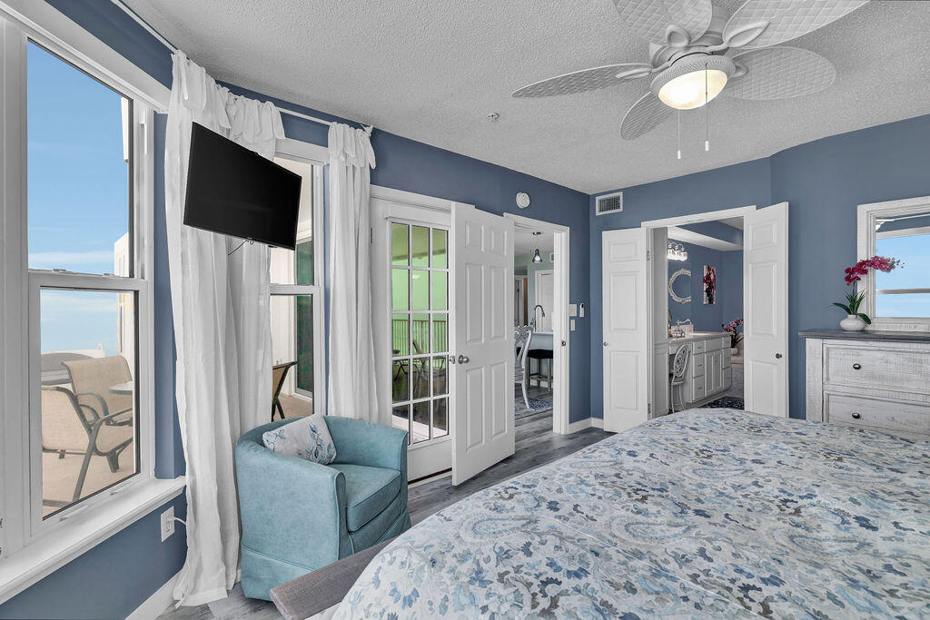 The Palms Condo - Residential