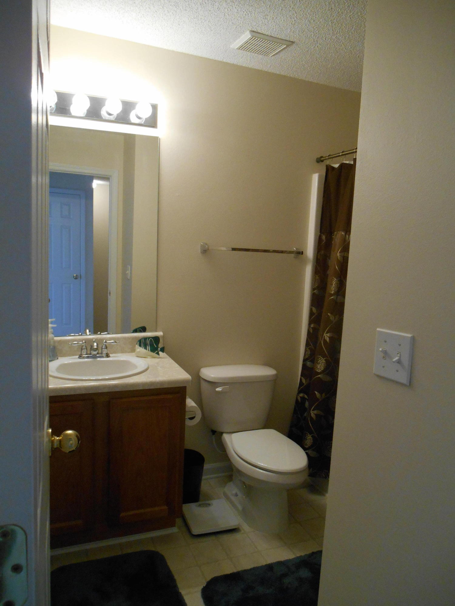 ROLLING PINES - Residential Lease