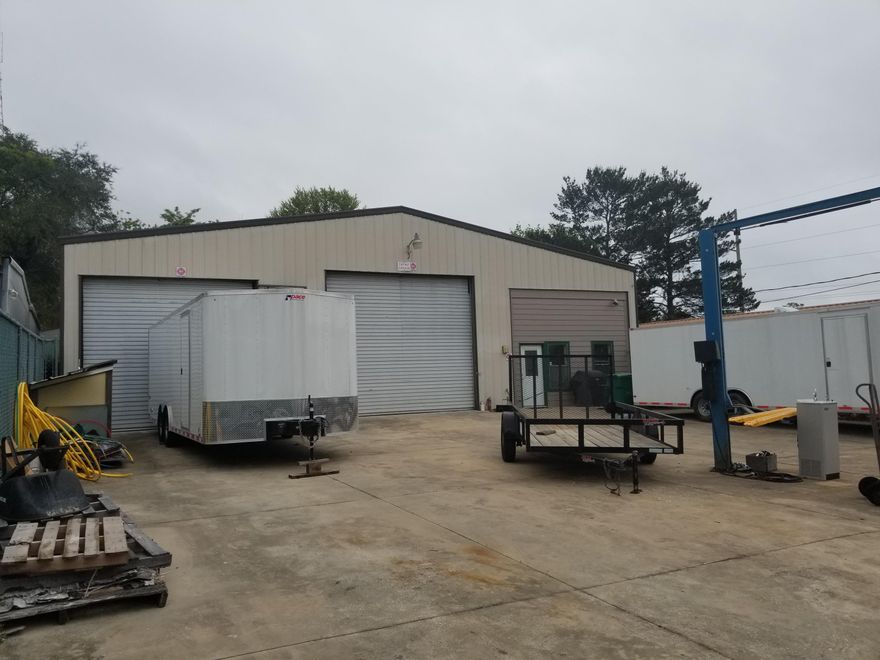 This 3,000 sqft building is centrally located in Fort Walton Beach, FL and offers a great combination of warehouse and office space. One side contains a reception and waiting area, four individual offices, break room area, and one restroom. The warehouse portion is approximately 2000 sqft and is fully climate controlled. There is an additional area of approximately 600 sqft on the second floor above the offices that can be used for storage. A full bathroom with a shower is located on the second floor. The owner has done a lot of upgrades to this property. Please find a full list under the ''document'' tab. The dimensions of the roll up doors are: 16x14 and 14x13.
