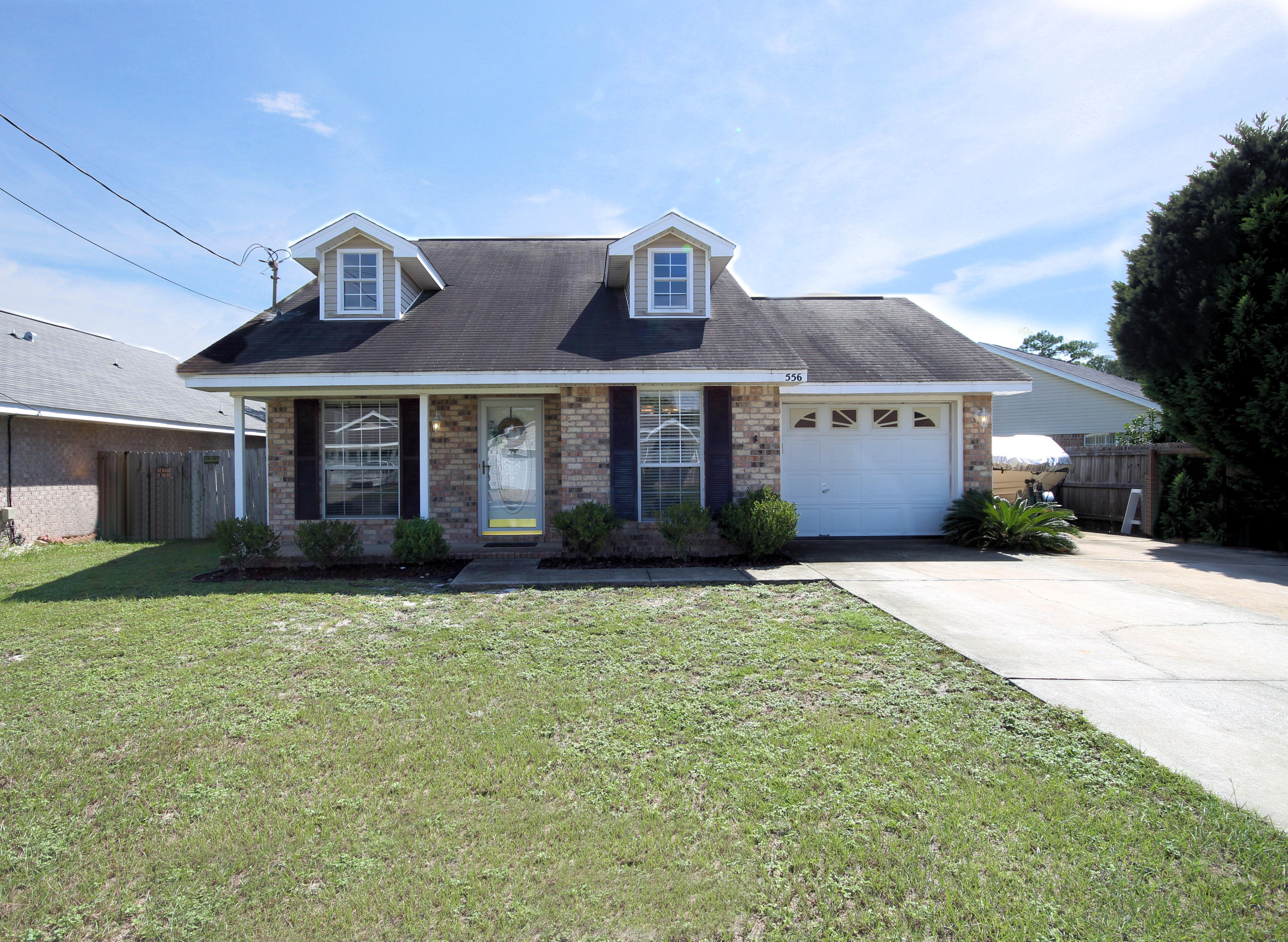 Home Sweet Home! 2017 NEW ROOF COMING SOON included! Ready for its New Owners This is a great floor plan...with two bedrooms on the first level and the Master Suite takes up the entire 2nd Level with Sitting area and nice Master Bath with Garden Tub. The vaulted ceiling in the living room gives a spacious feel and the kitchen opens to the living area -- has an eat-in kitchen and breakfast bar. The yard is good sized and fenced. Excellent purchase in an area of more expensive homes. Open Floorplan design with attached one-car garage.