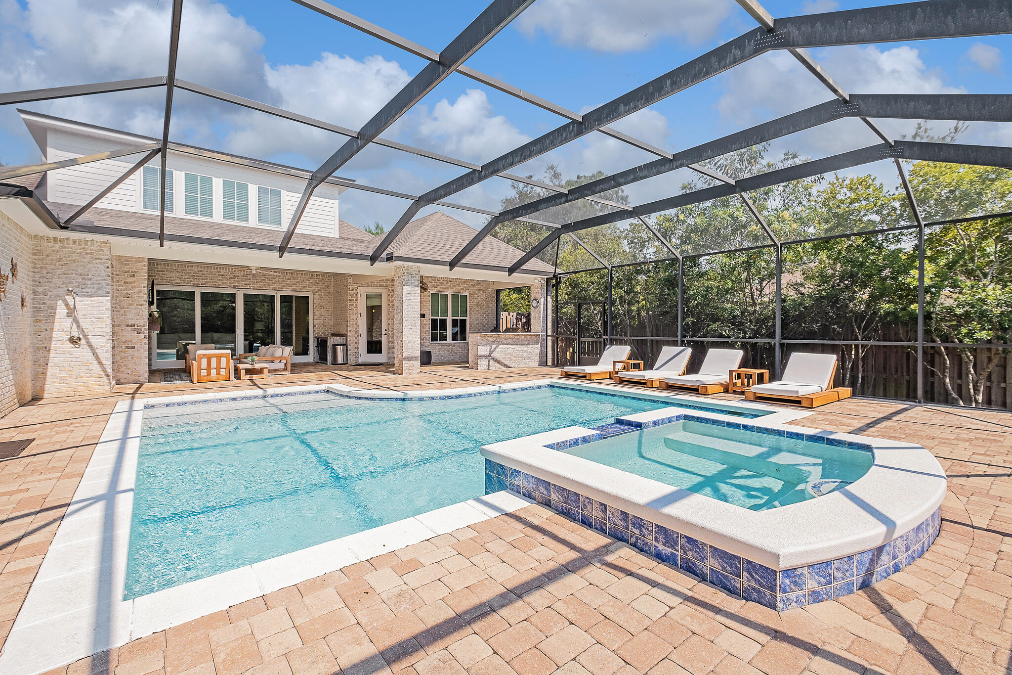 RIVER BEND - Residential