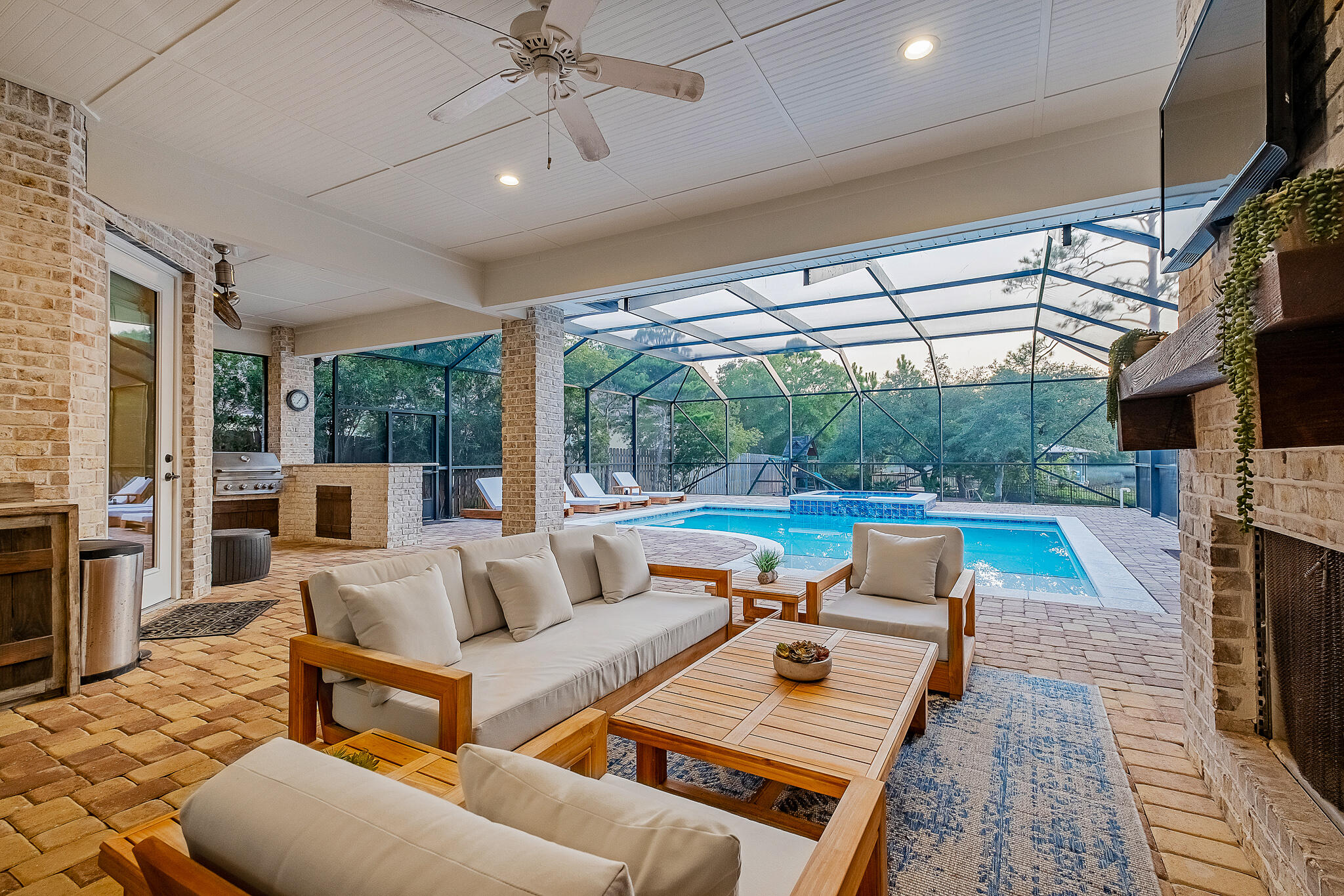 RIVER BEND - Residential