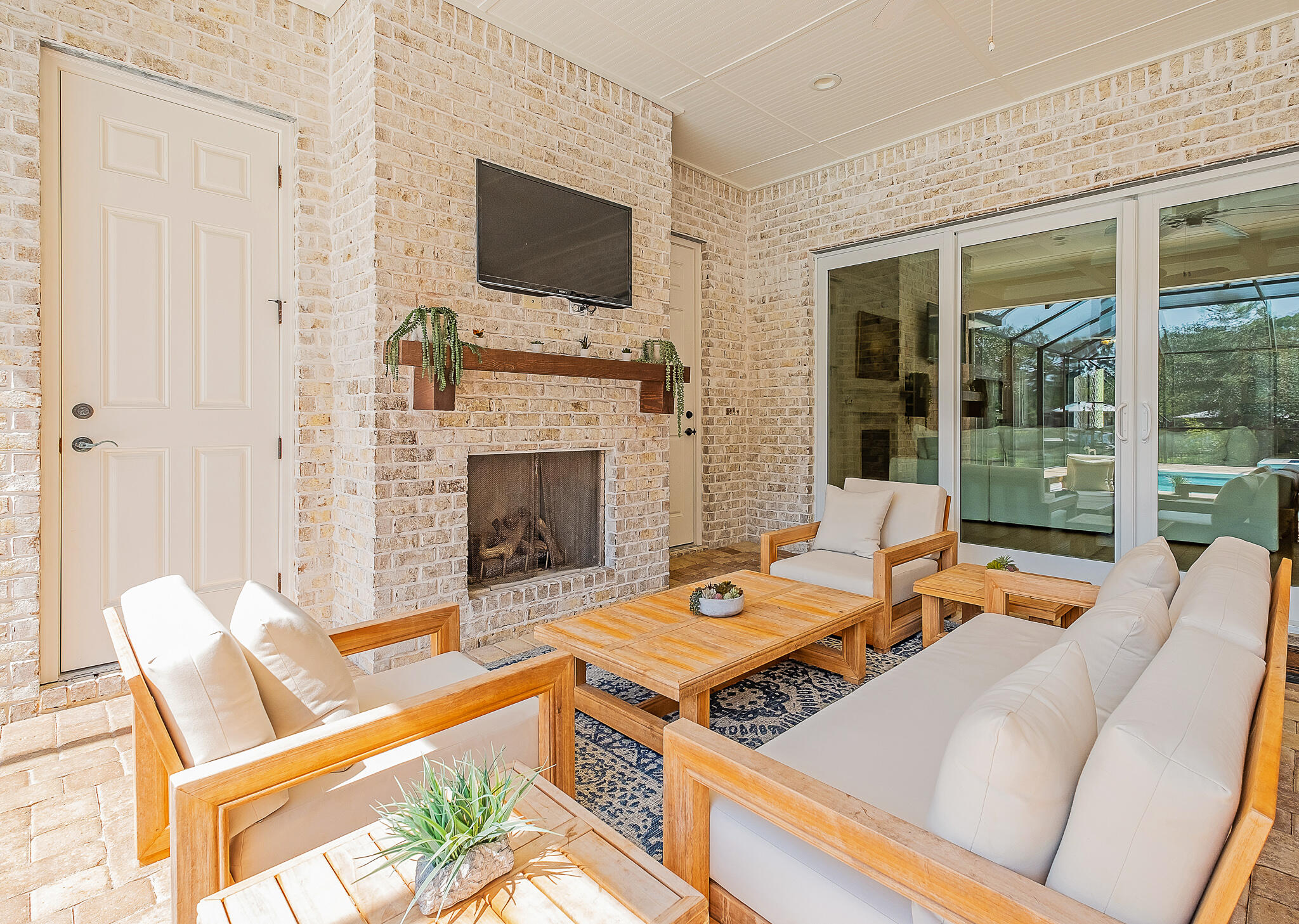 RIVER BEND - Residential