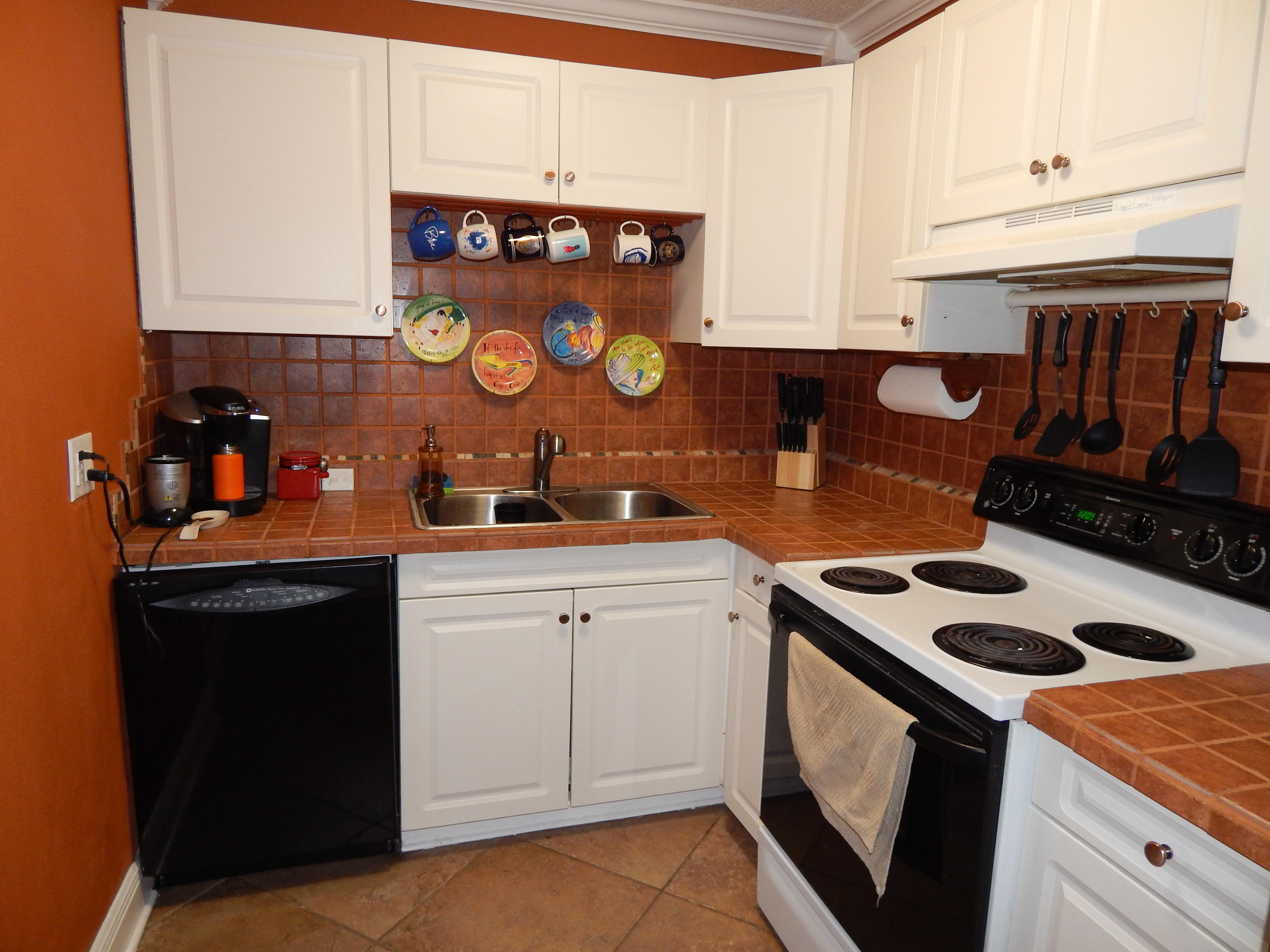 ELLIOTTS POINT 7TH ADDN - Residential