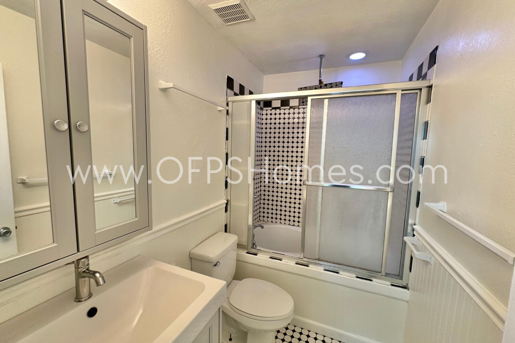 INDIAN HILLS - Residential Lease