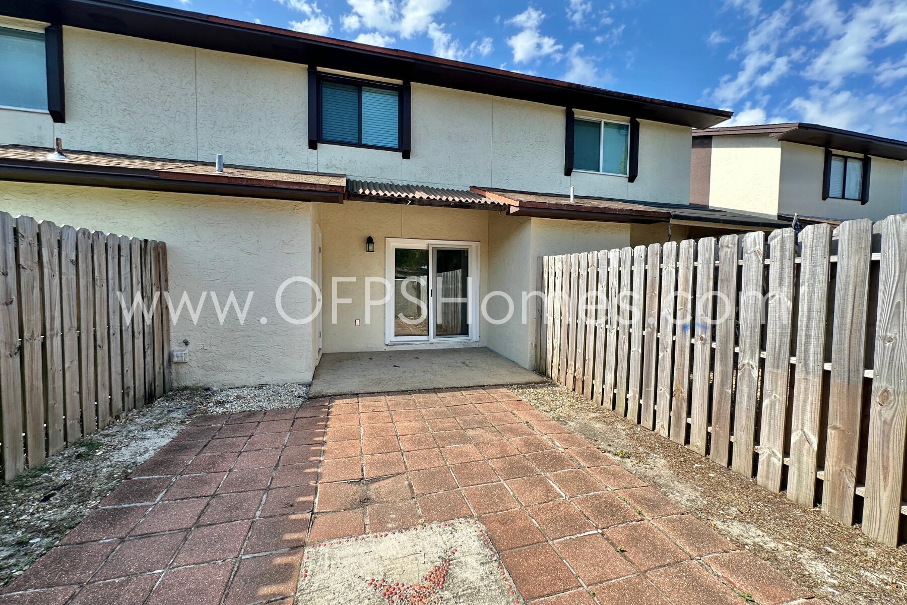 INDIAN HILLS - Residential Lease