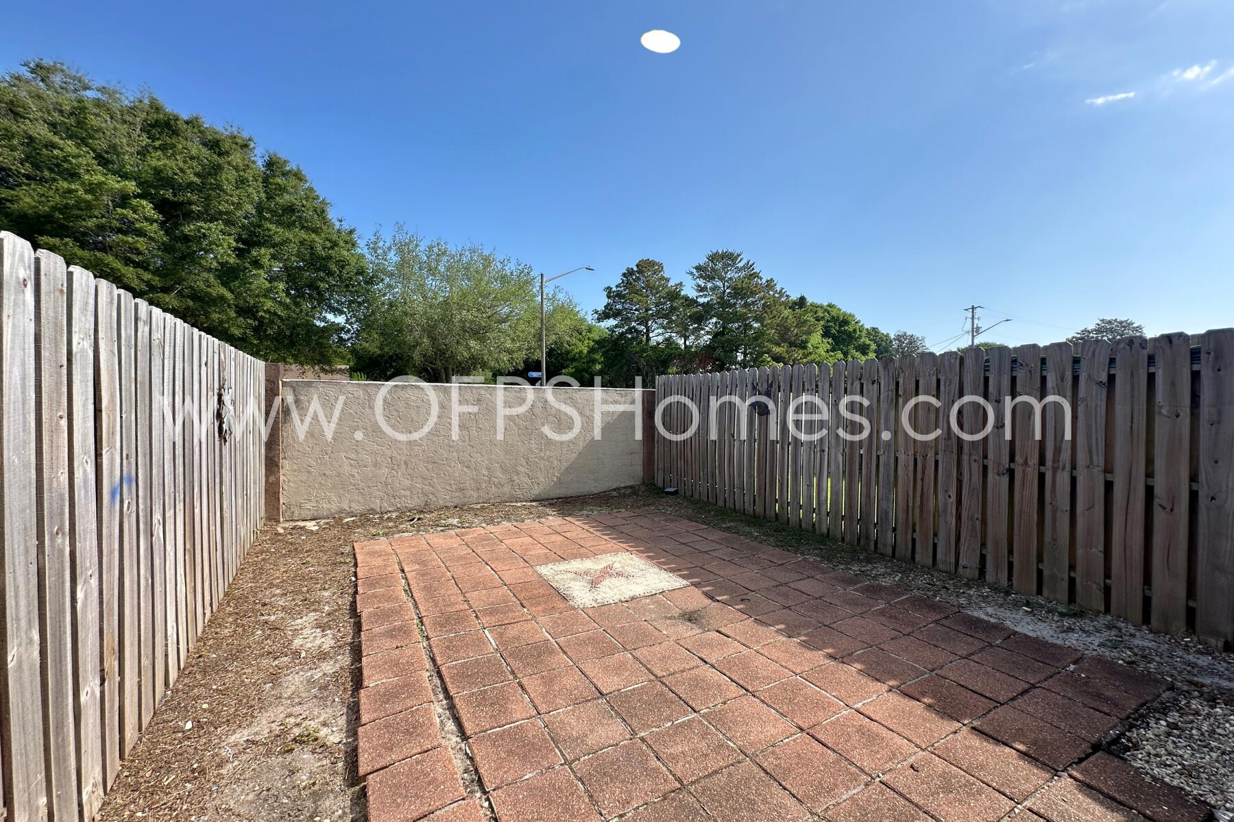INDIAN HILLS - Residential Lease