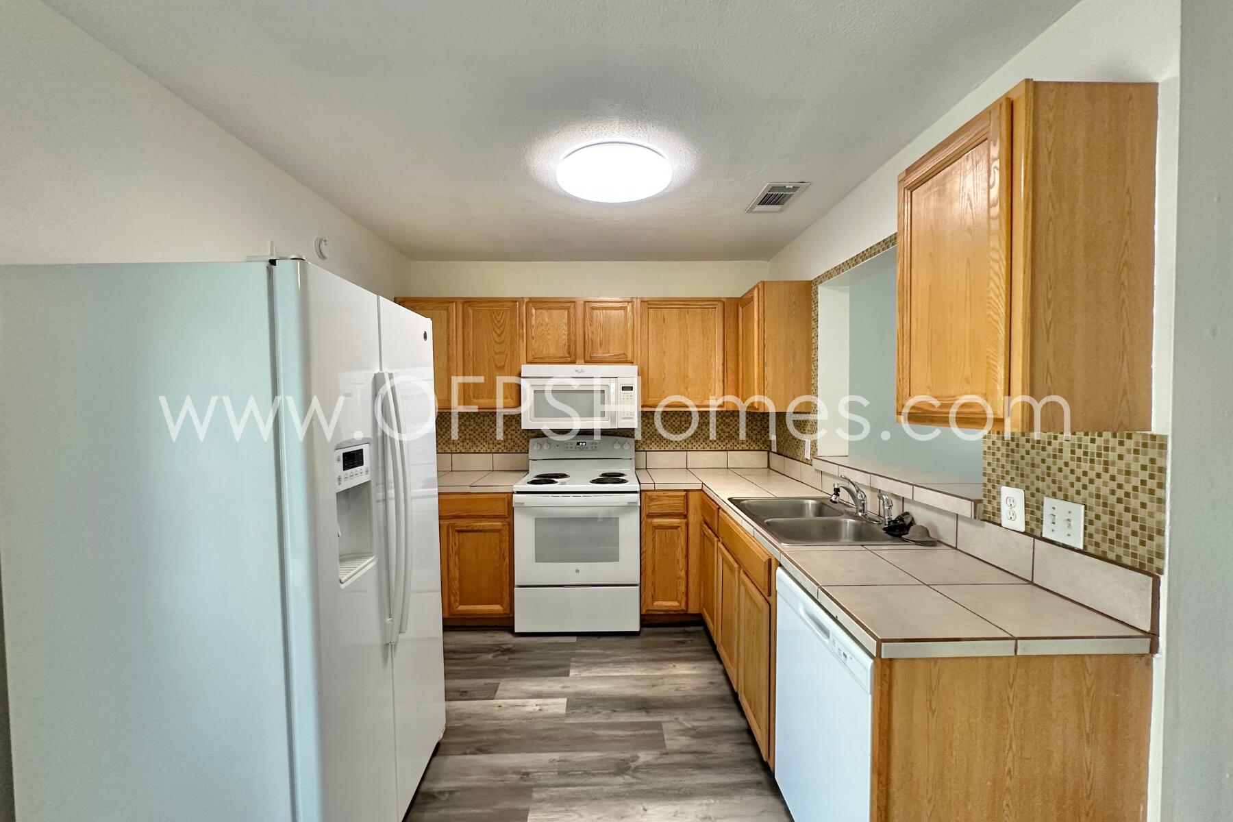 INDIAN HILLS - Residential Lease