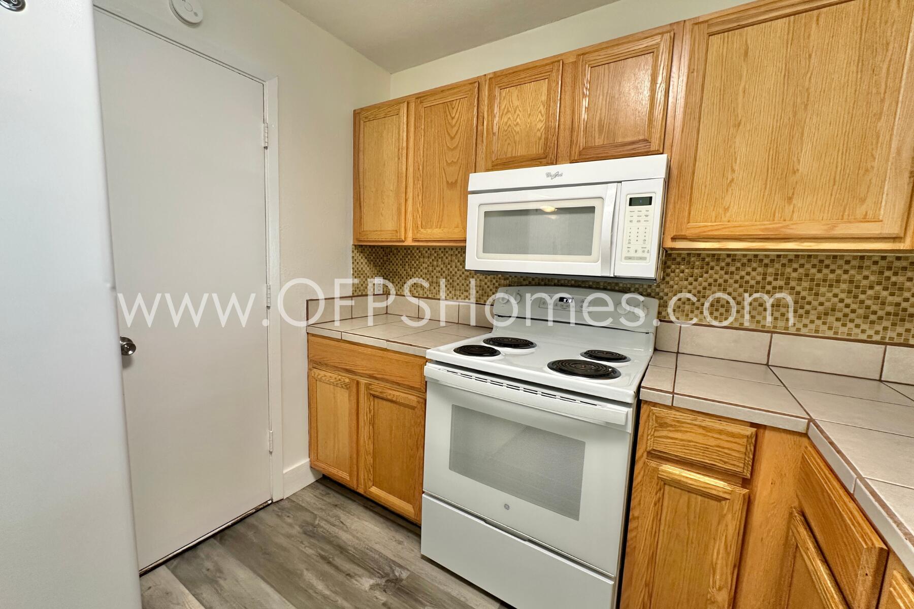 INDIAN HILLS - Residential Lease