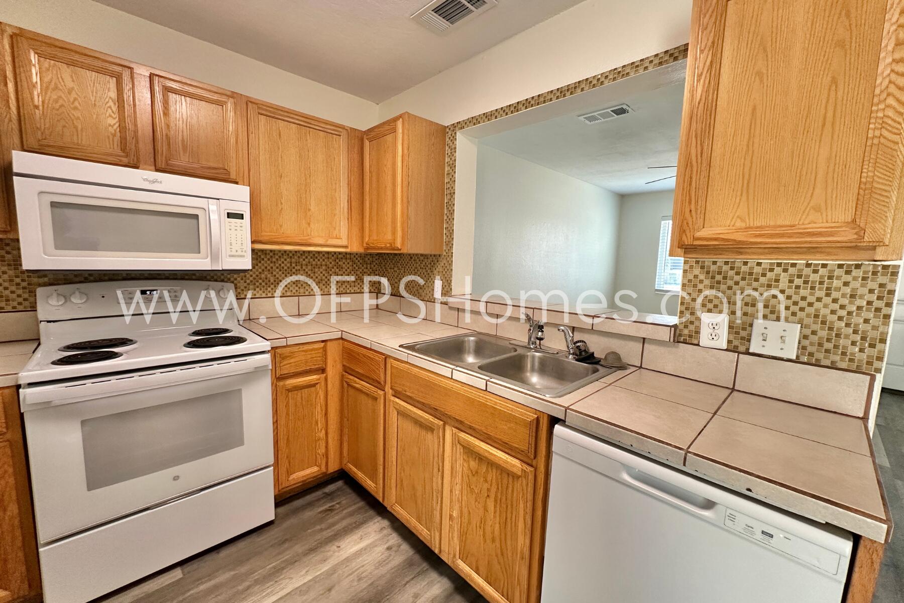 INDIAN HILLS - Residential Lease