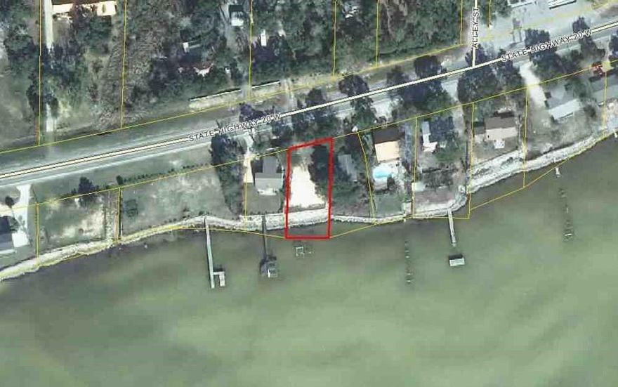 0.288 acre of waterfront lot located off Highway 20 in Choctaw Beach, septic and seawall in place
