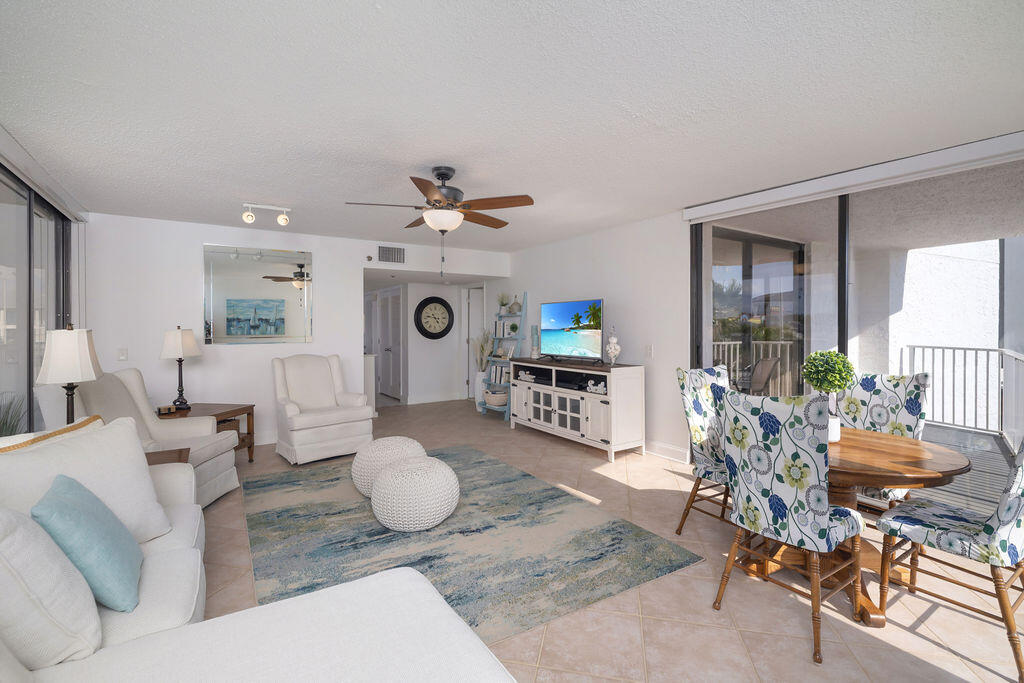 MAINSAIL CONDO PH 4 - Residential