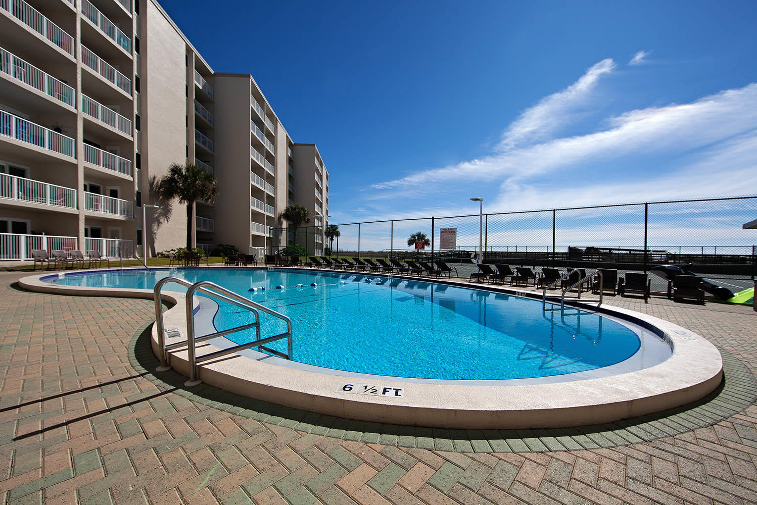 HOLIDAY SURF & RACQUET CLUB - Residential