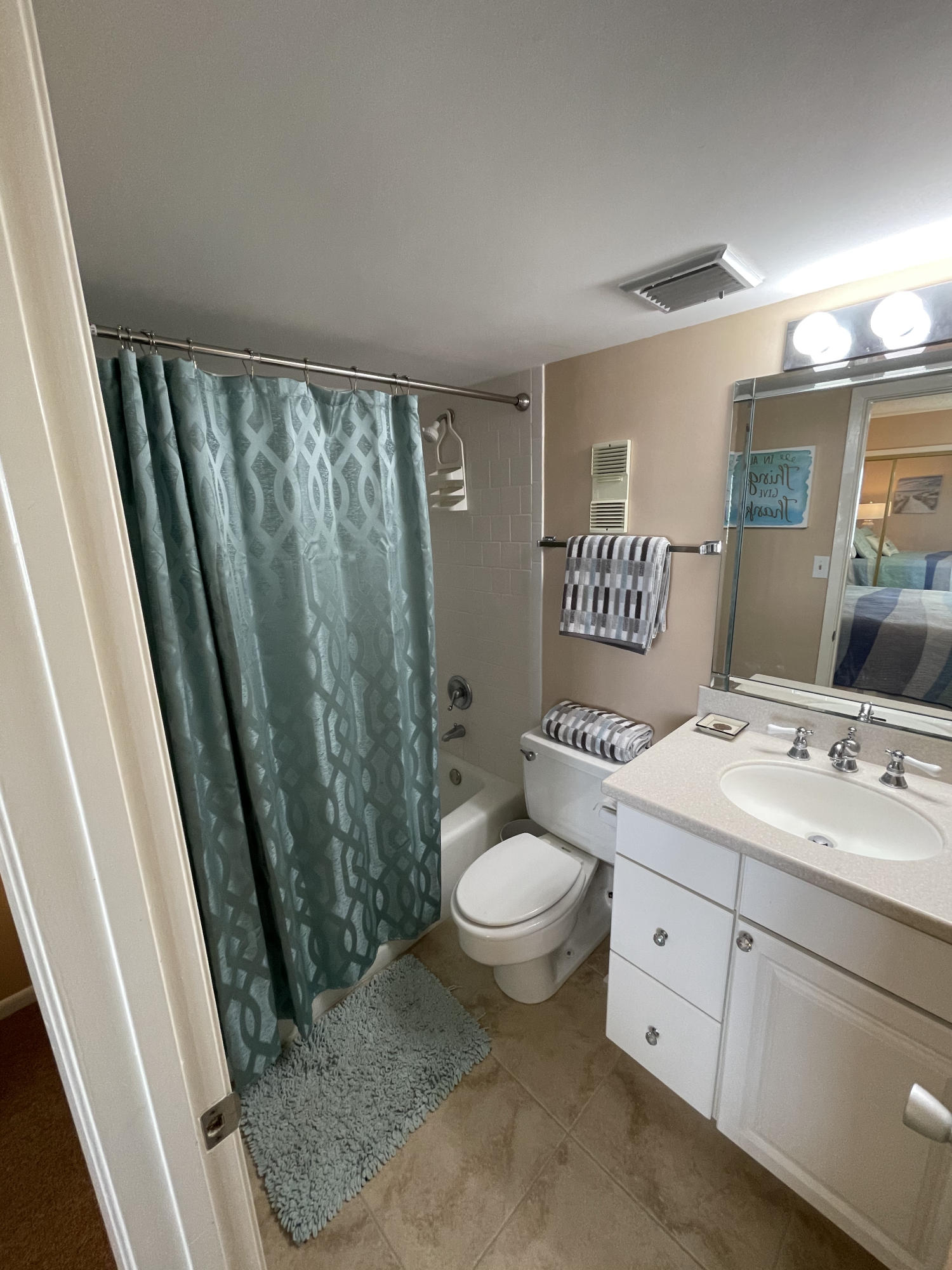 HOLIDAY SURF & RACQUET CLUB - Residential