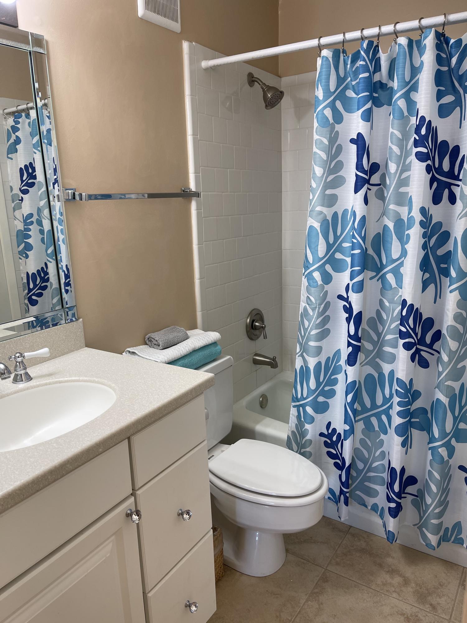 HOLIDAY SURF & RACQUET CLUB - Residential