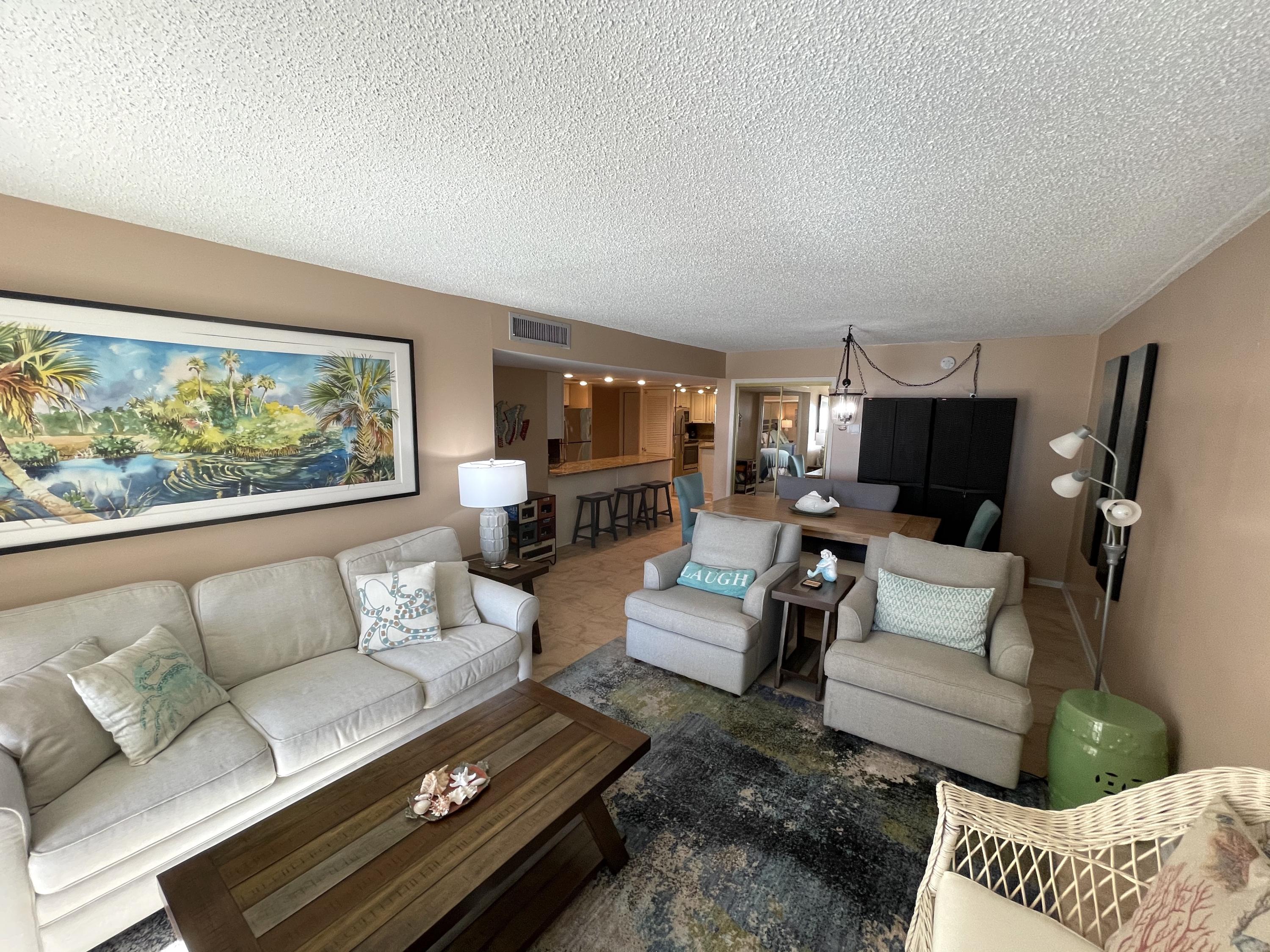 HOLIDAY SURF & RACQUET CLUB - Residential