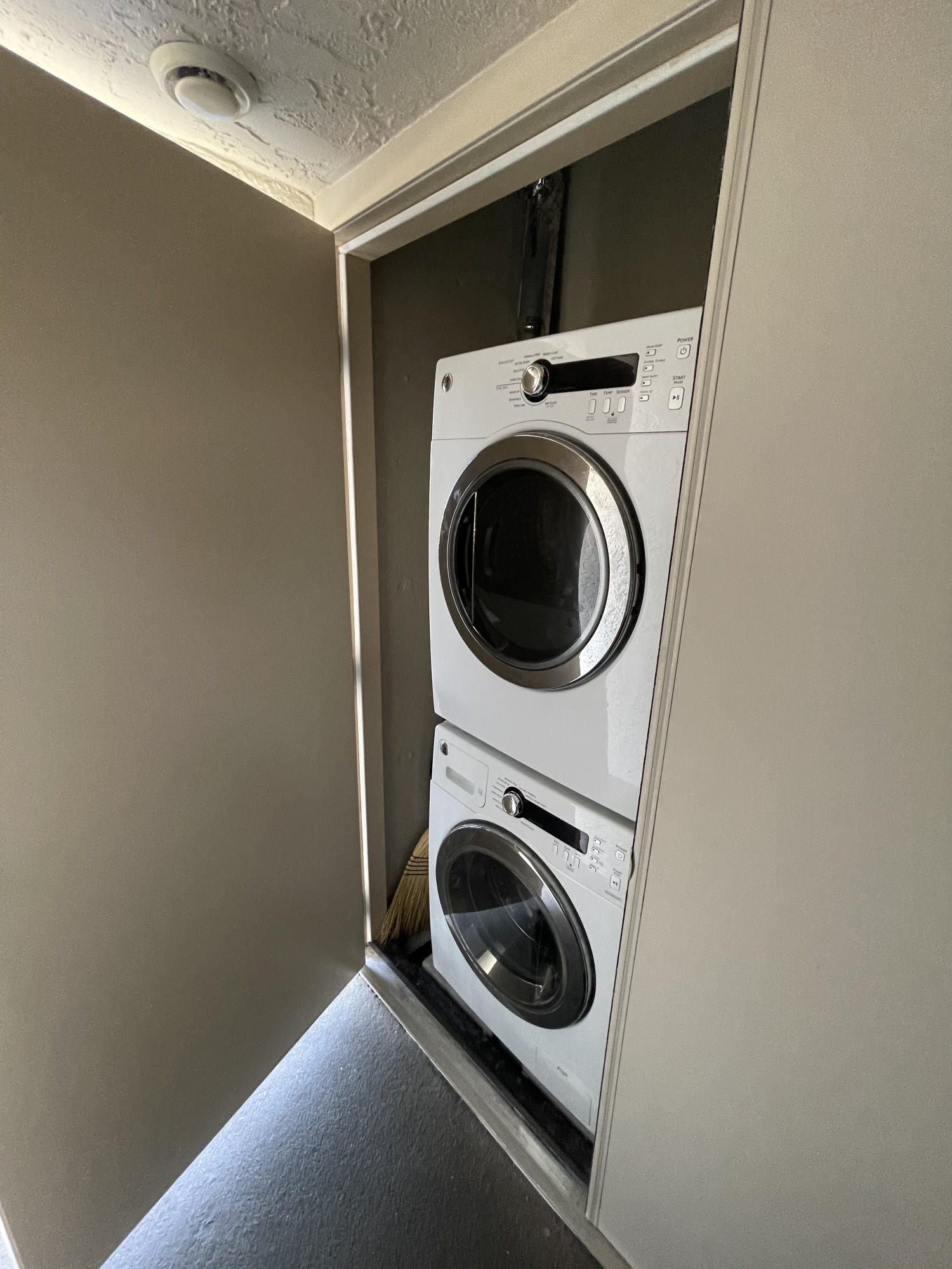 HOLIDAY SURF & RACQUET CLUB - Residential