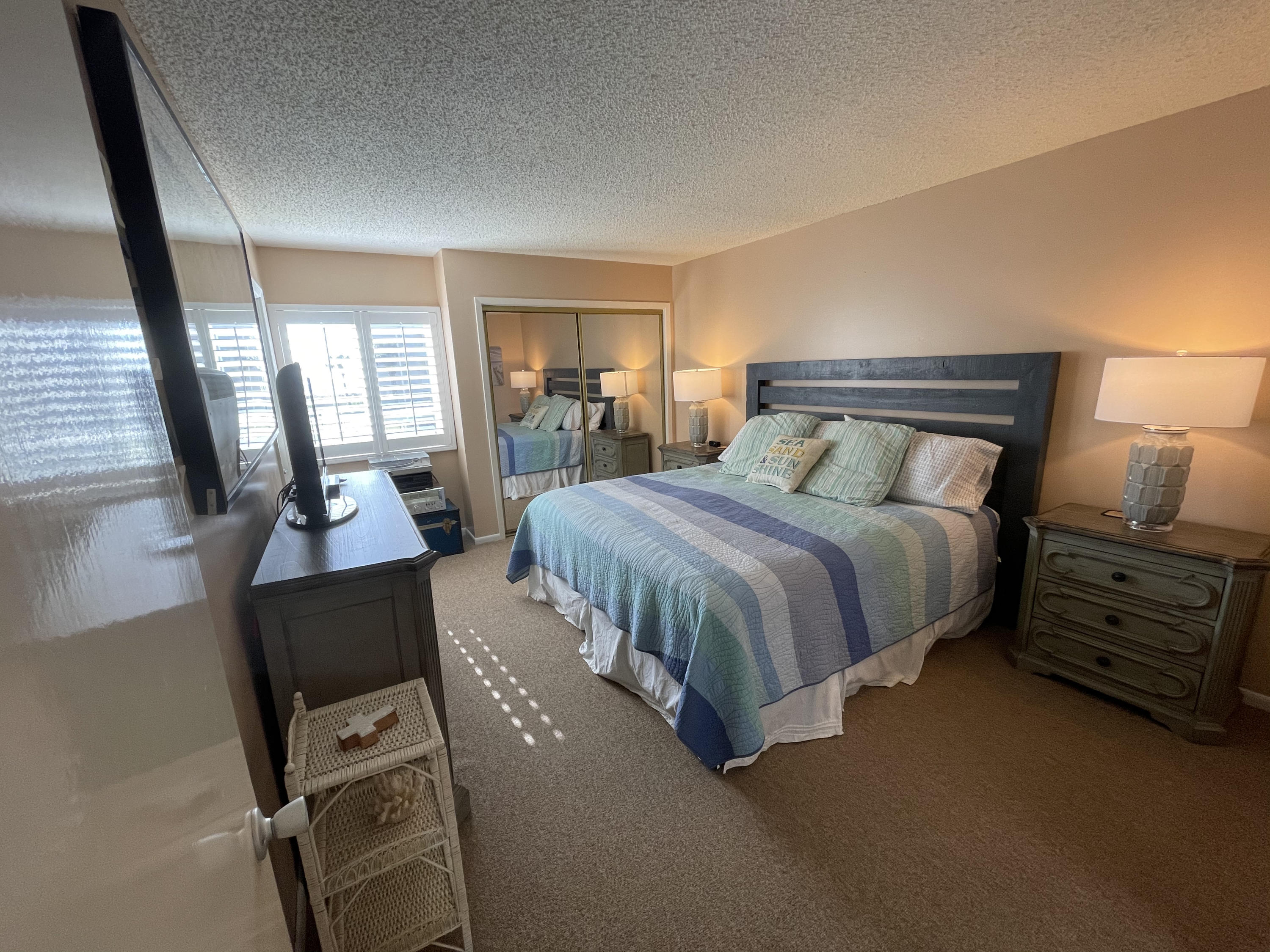 HOLIDAY SURF & RACQUET CLUB - Residential