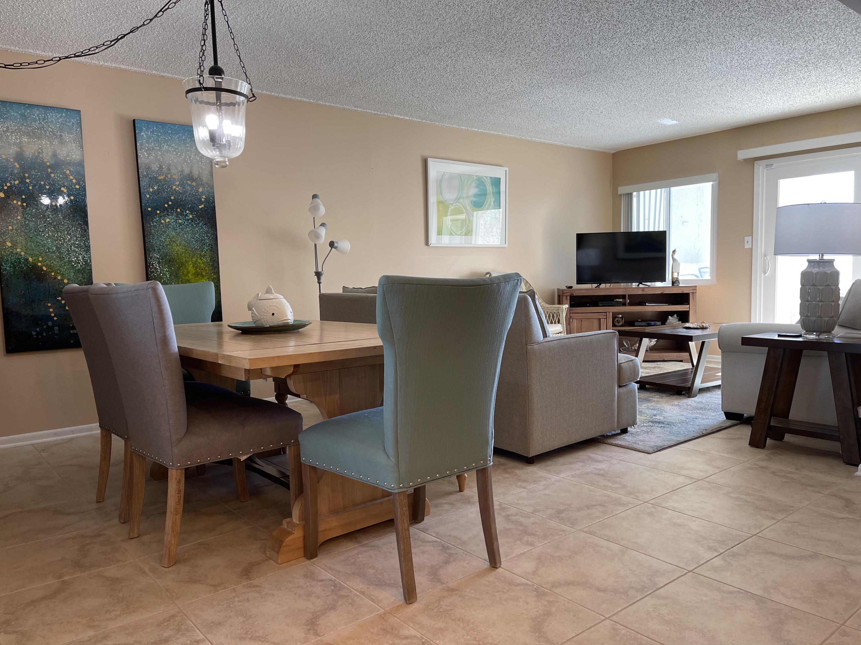 HOLIDAY SURF & RACQUET CLUB - Residential