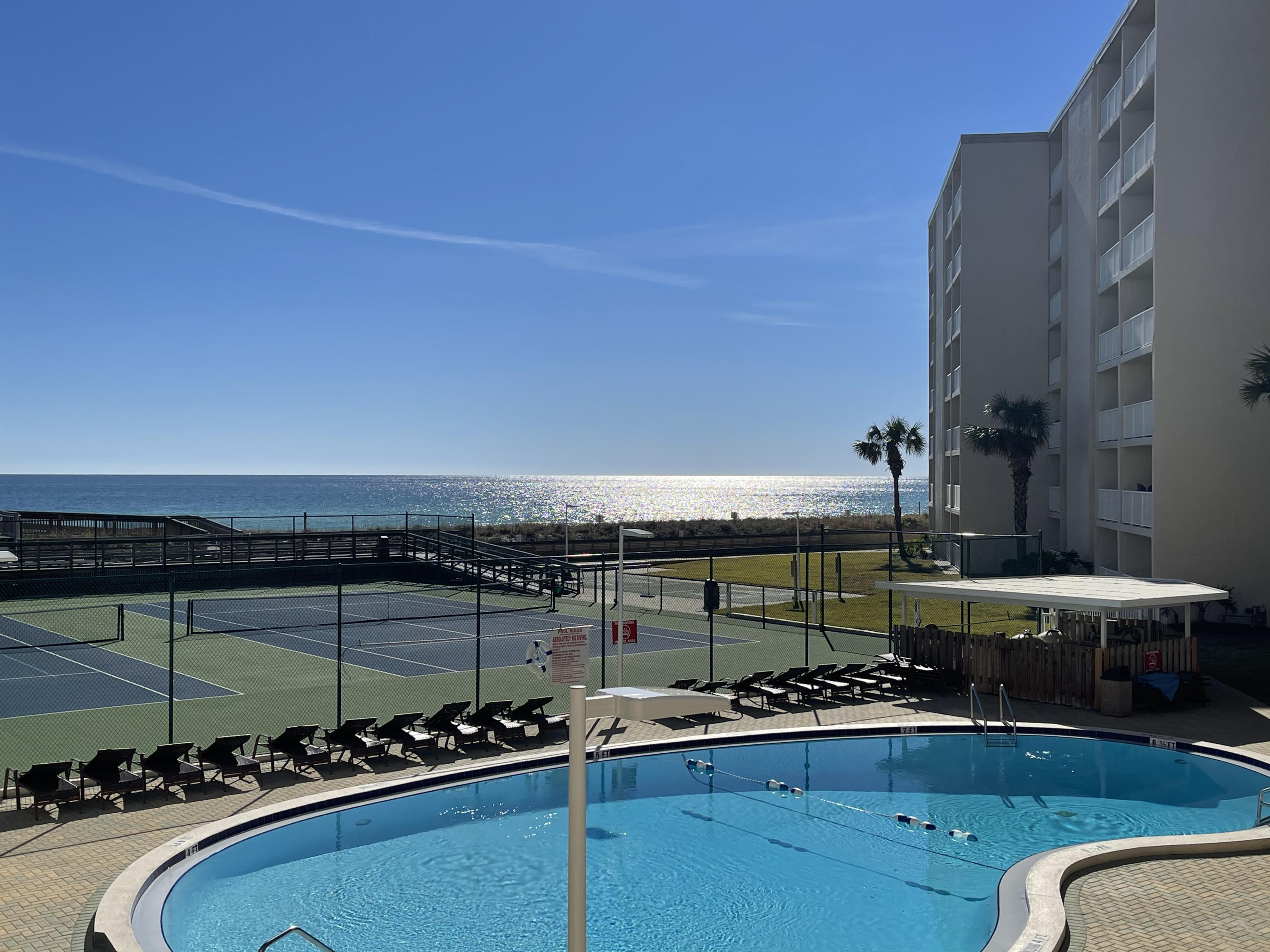 HOLIDAY SURF & RACQUET CLUB - Residential