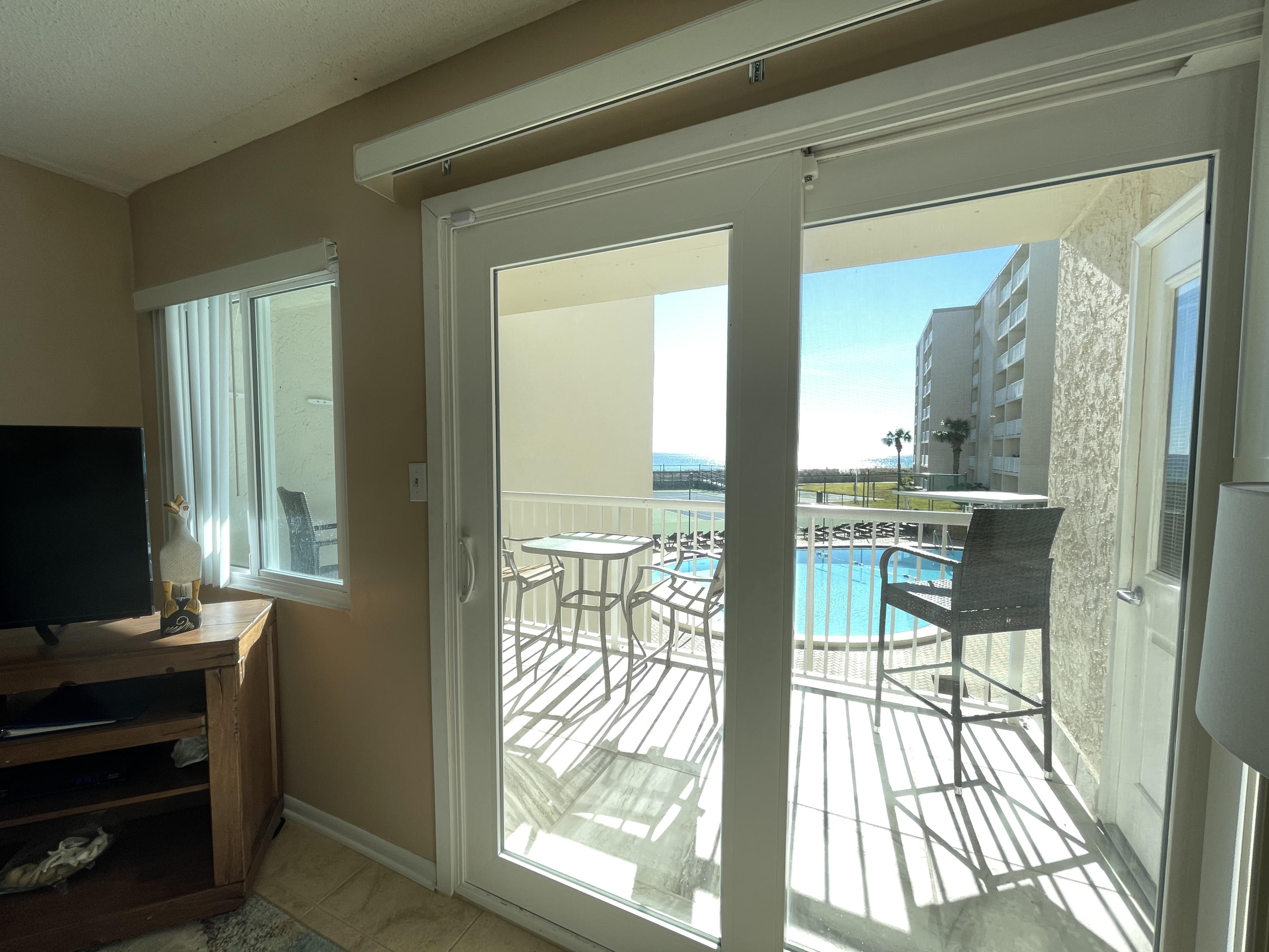 HOLIDAY SURF & RACQUET CLUB - Residential