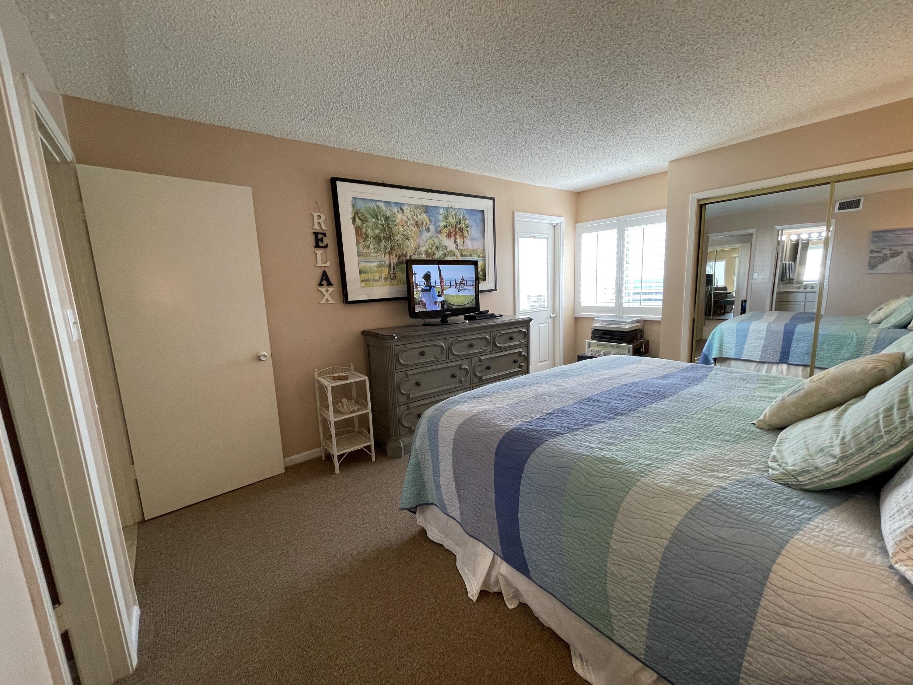 HOLIDAY SURF & RACQUET CLUB - Residential