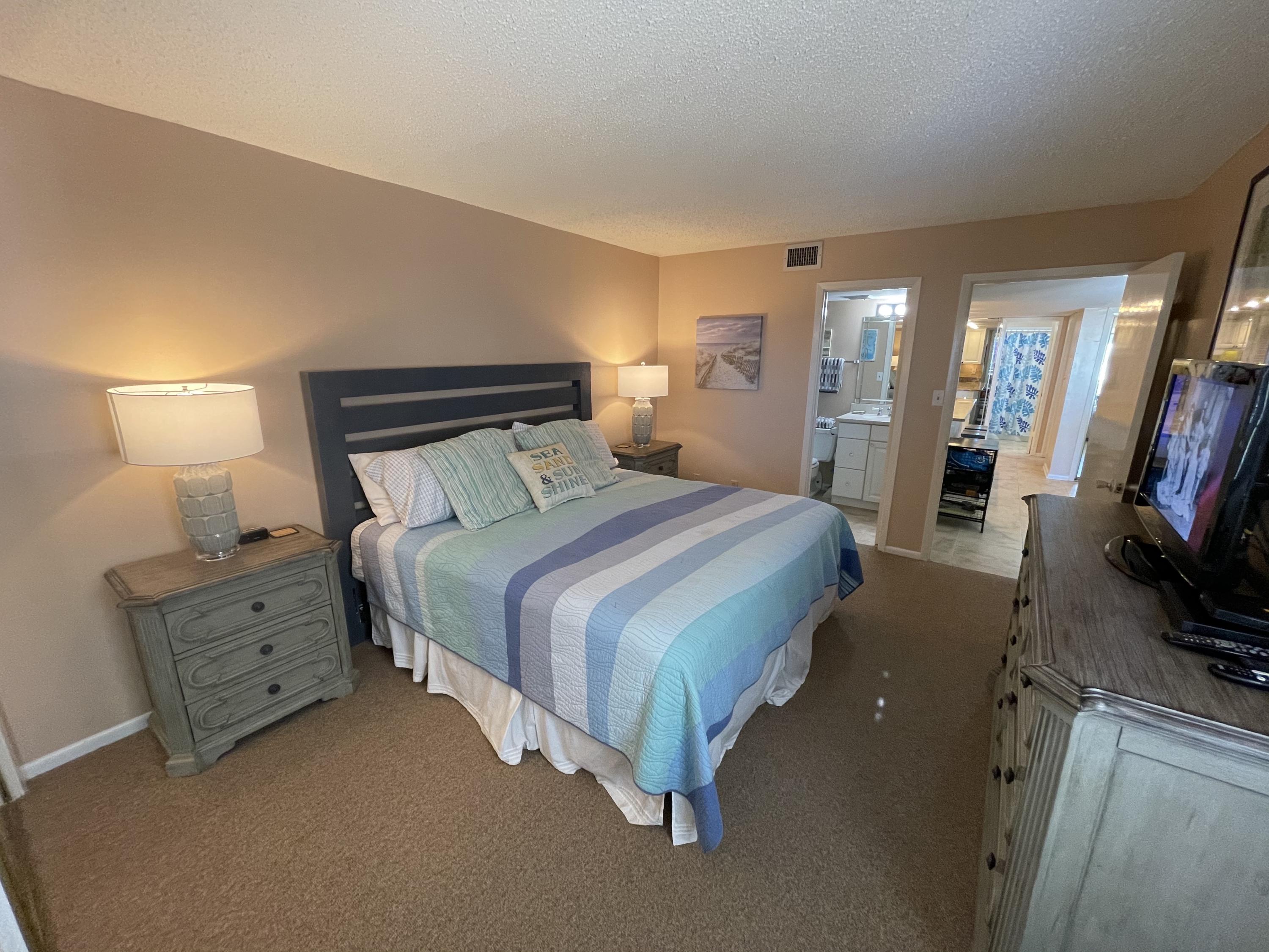 HOLIDAY SURF & RACQUET CLUB - Residential