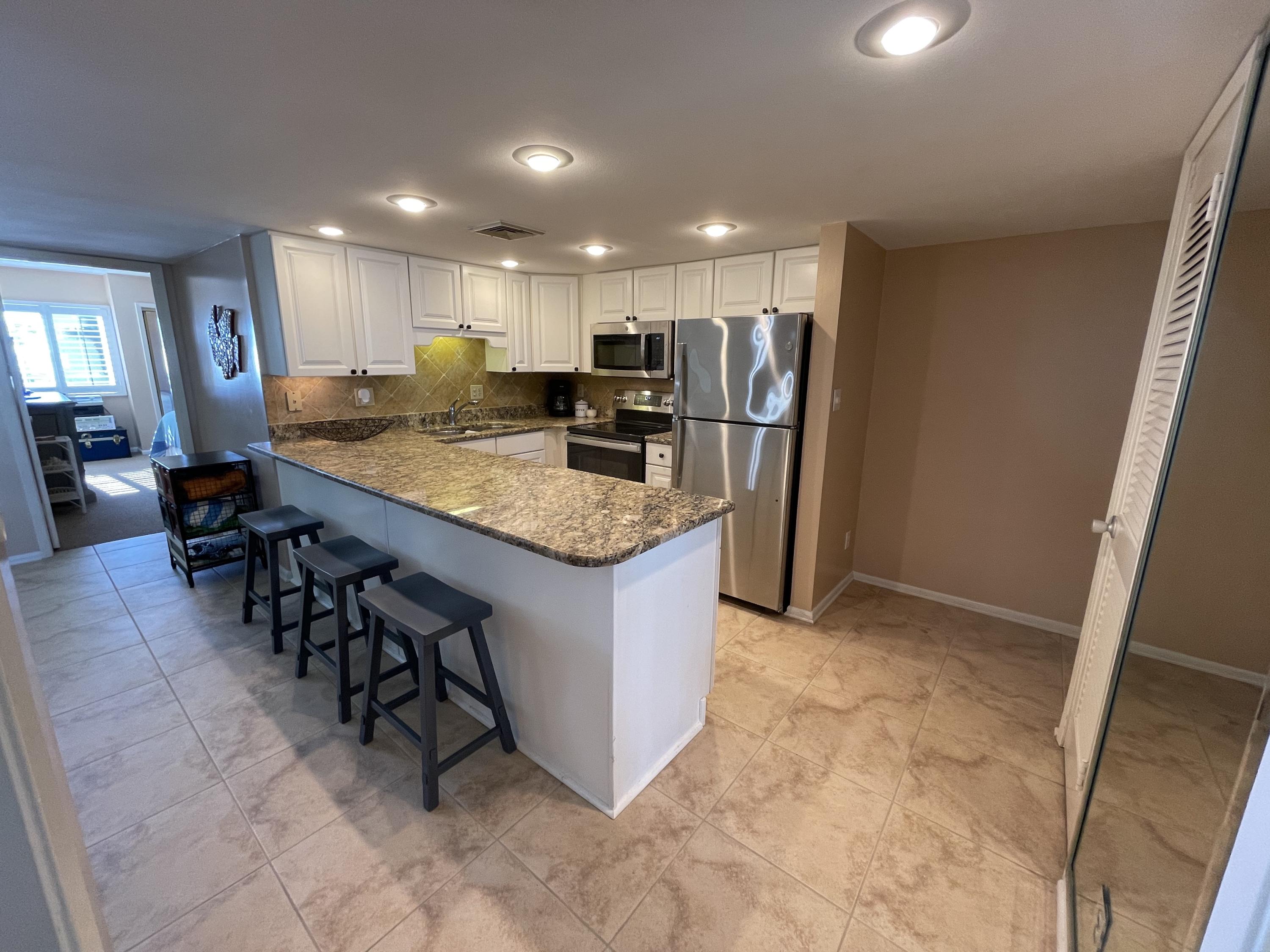 HOLIDAY SURF & RACQUET CLUB - Residential