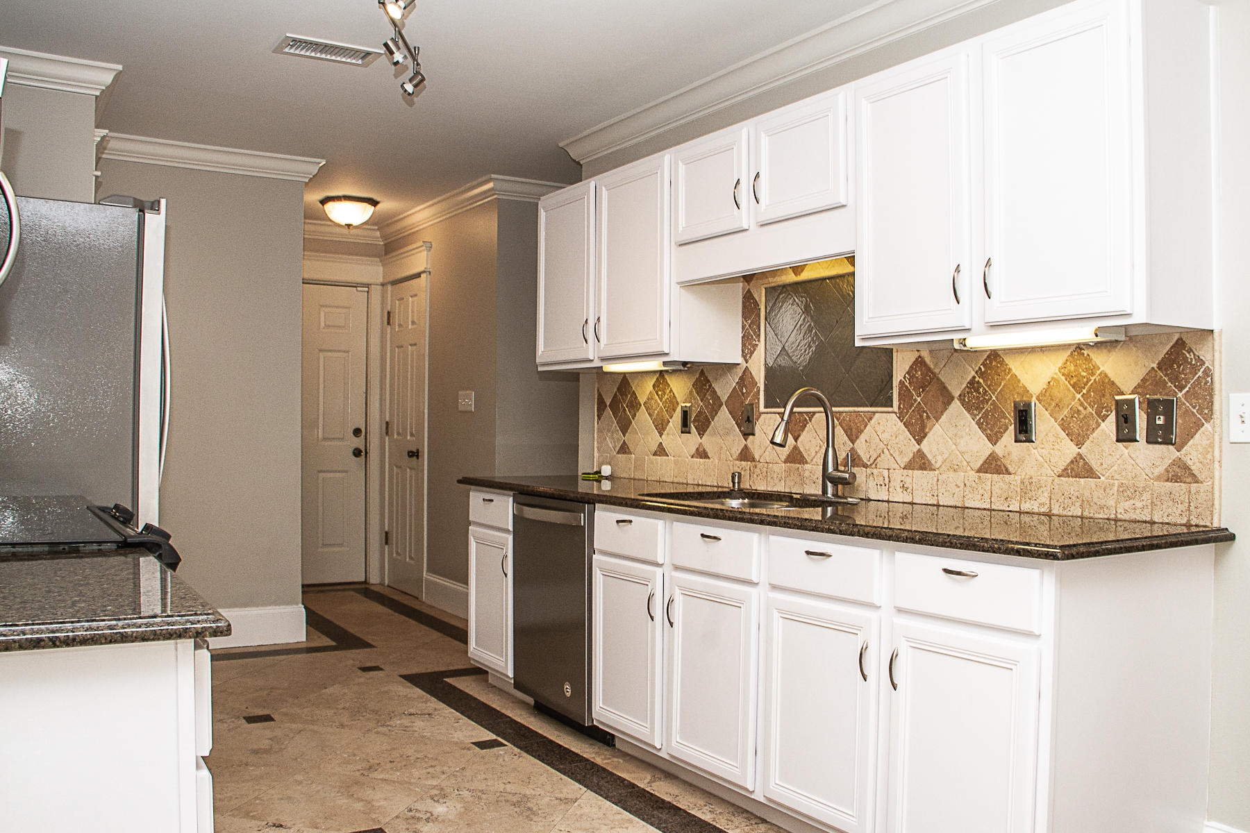 TWIN LAKES ESTATES - Residential Lease