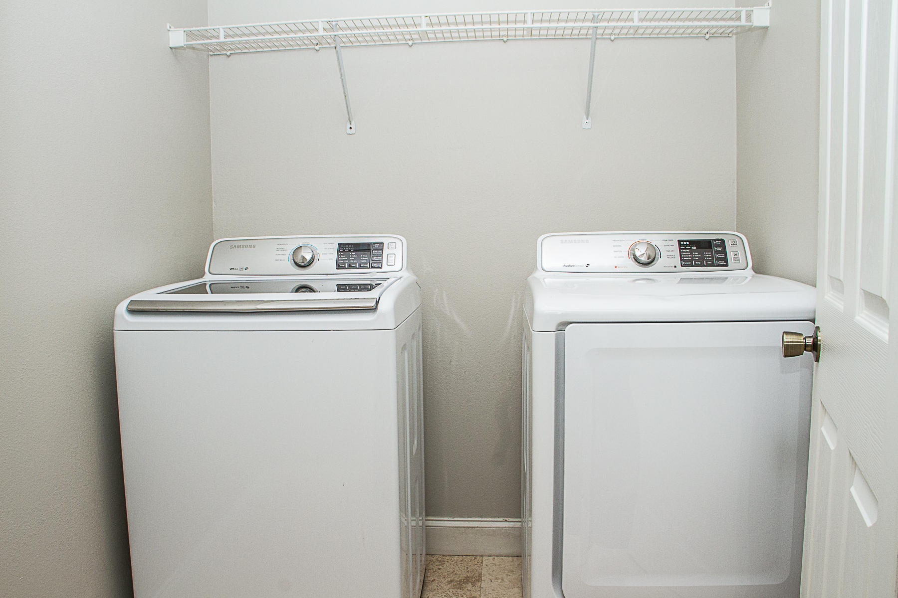 TWIN LAKES ESTATES - Residential Lease