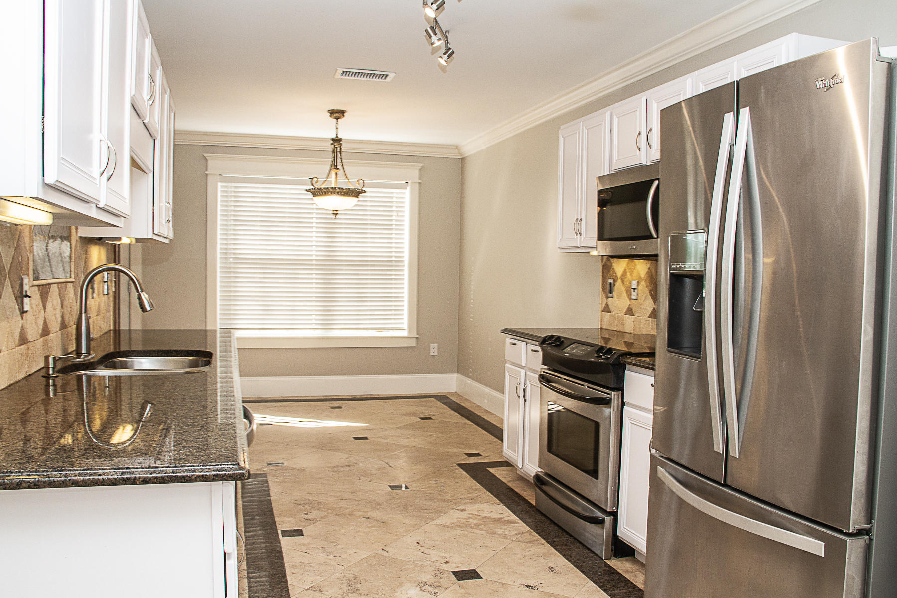 TWIN LAKES ESTATES - Residential Lease