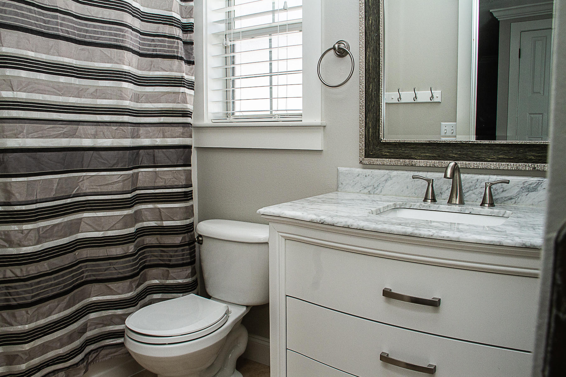 TWIN LAKES ESTATES - Residential Lease