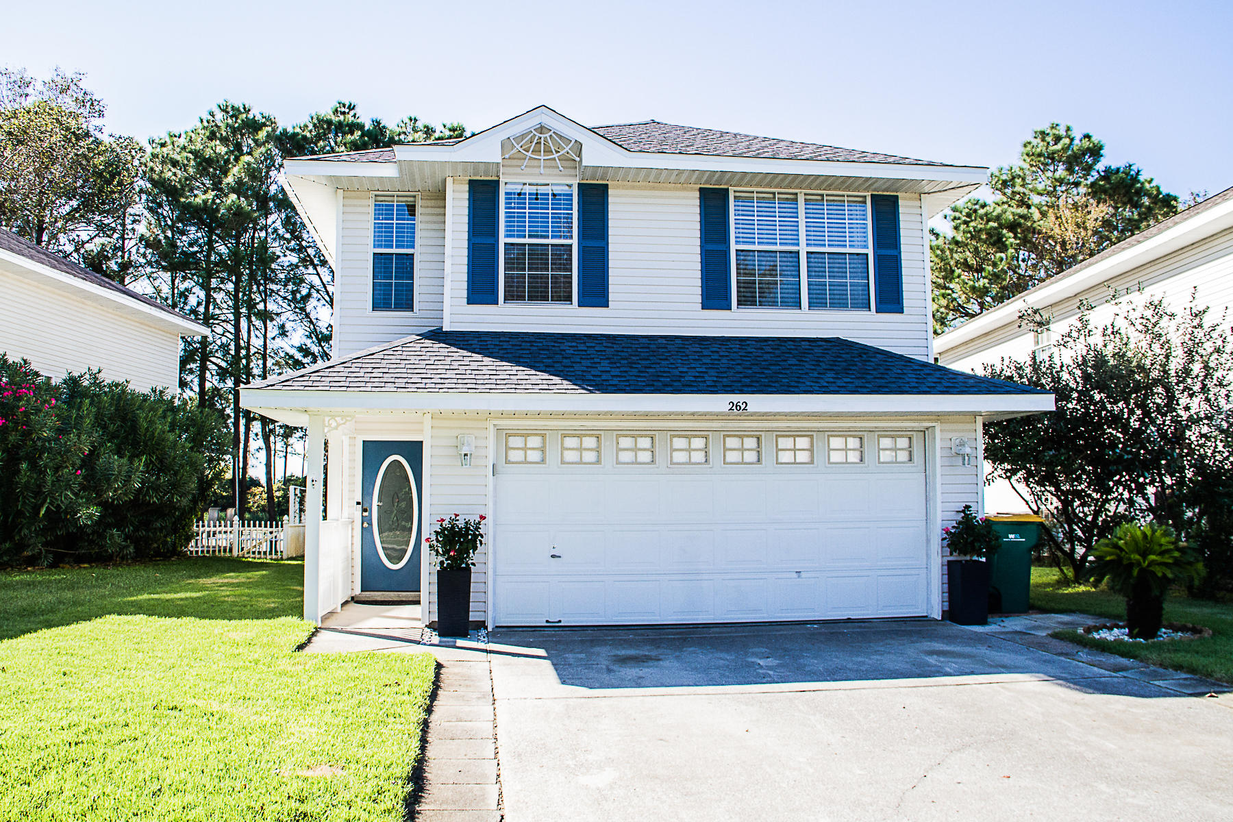 TWIN LAKES ESTATES - Residential Lease