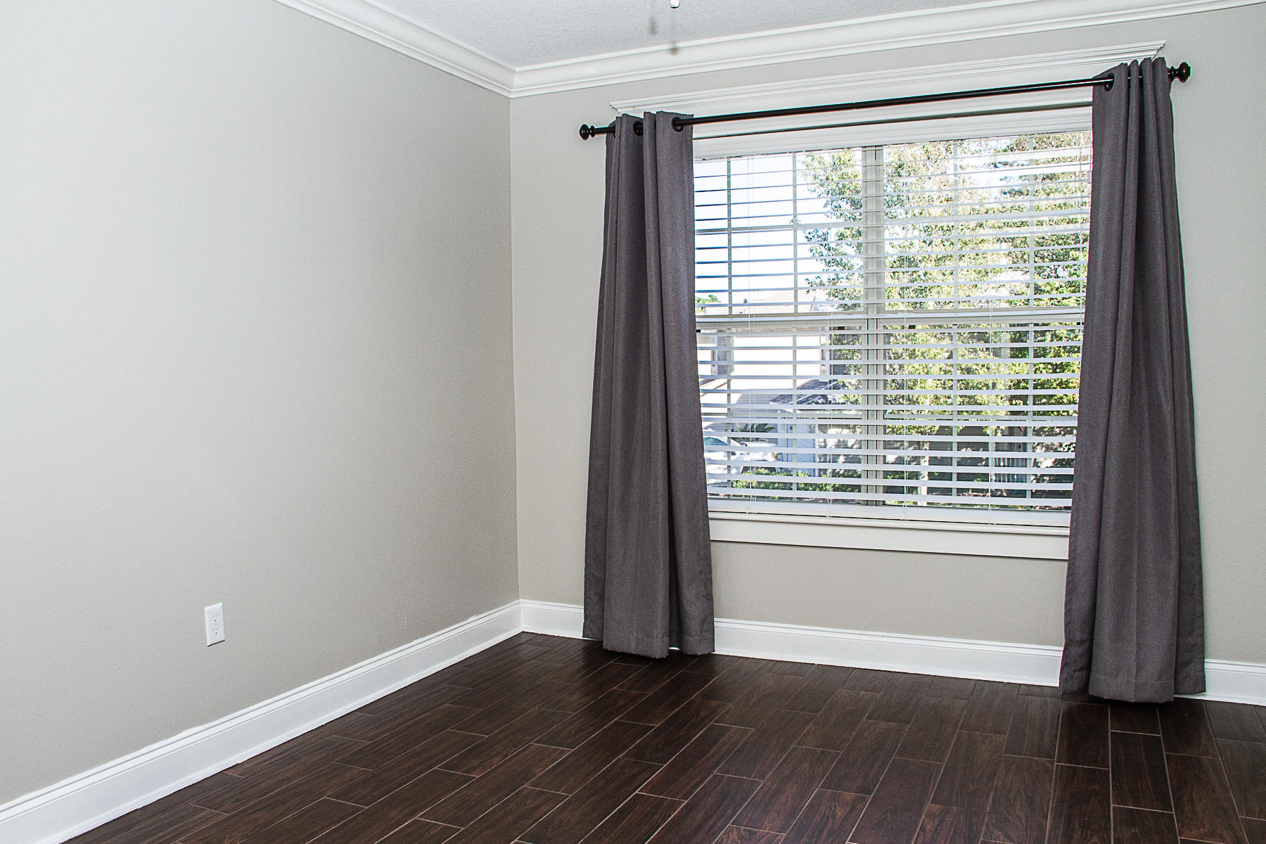 TWIN LAKES ESTATES - Residential Lease