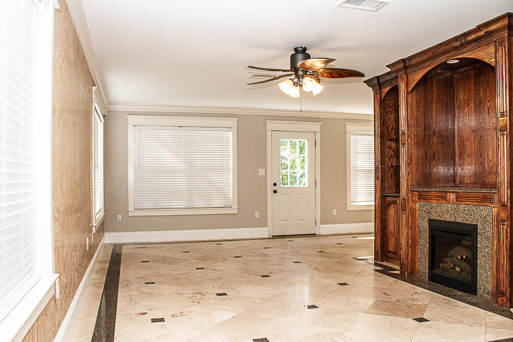 TWIN LAKES ESTATES - Residential Lease