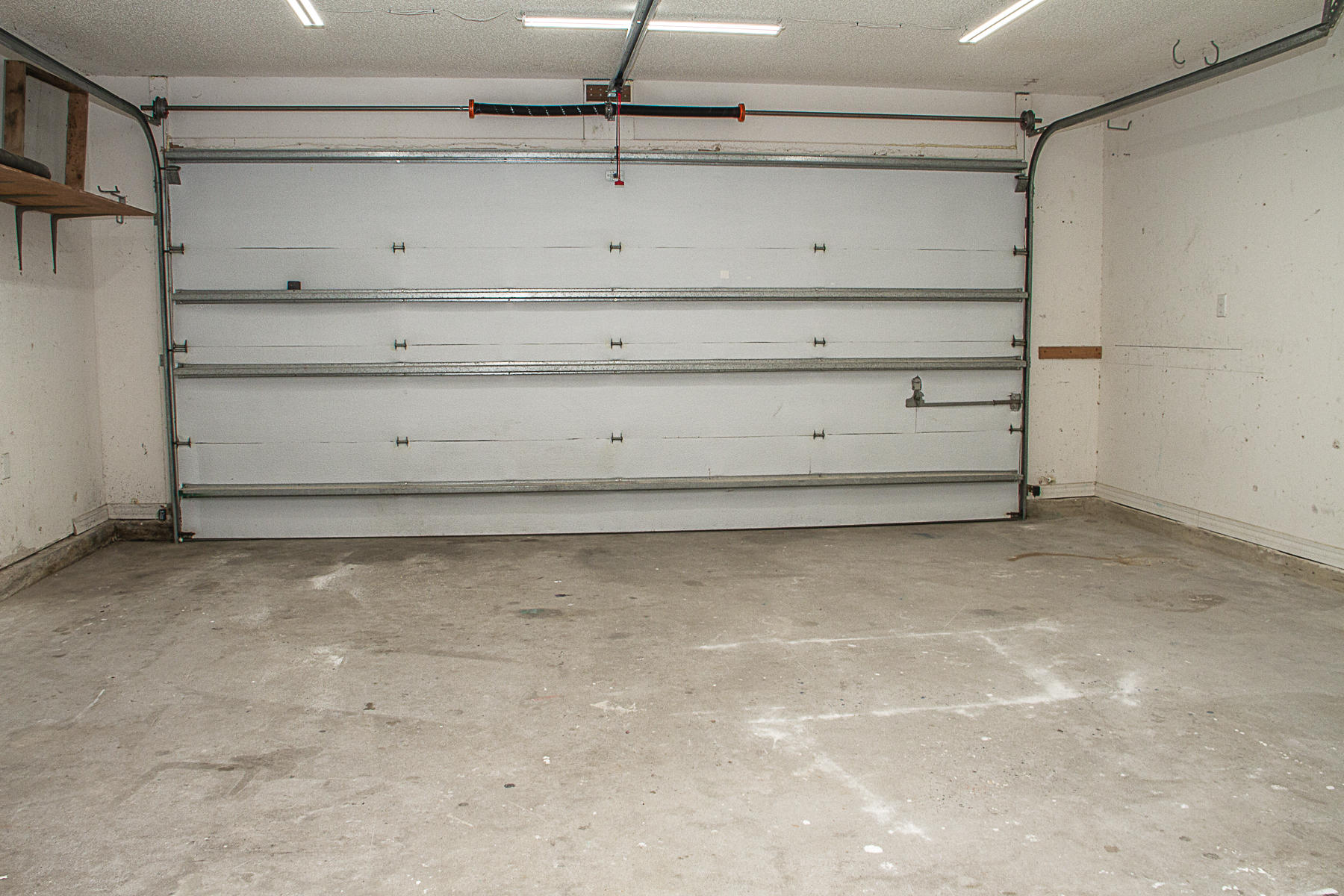 TWIN LAKES ESTATES - Residential Lease