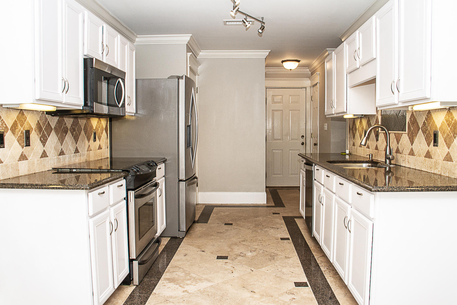 TWIN LAKES ESTATES - Residential Lease