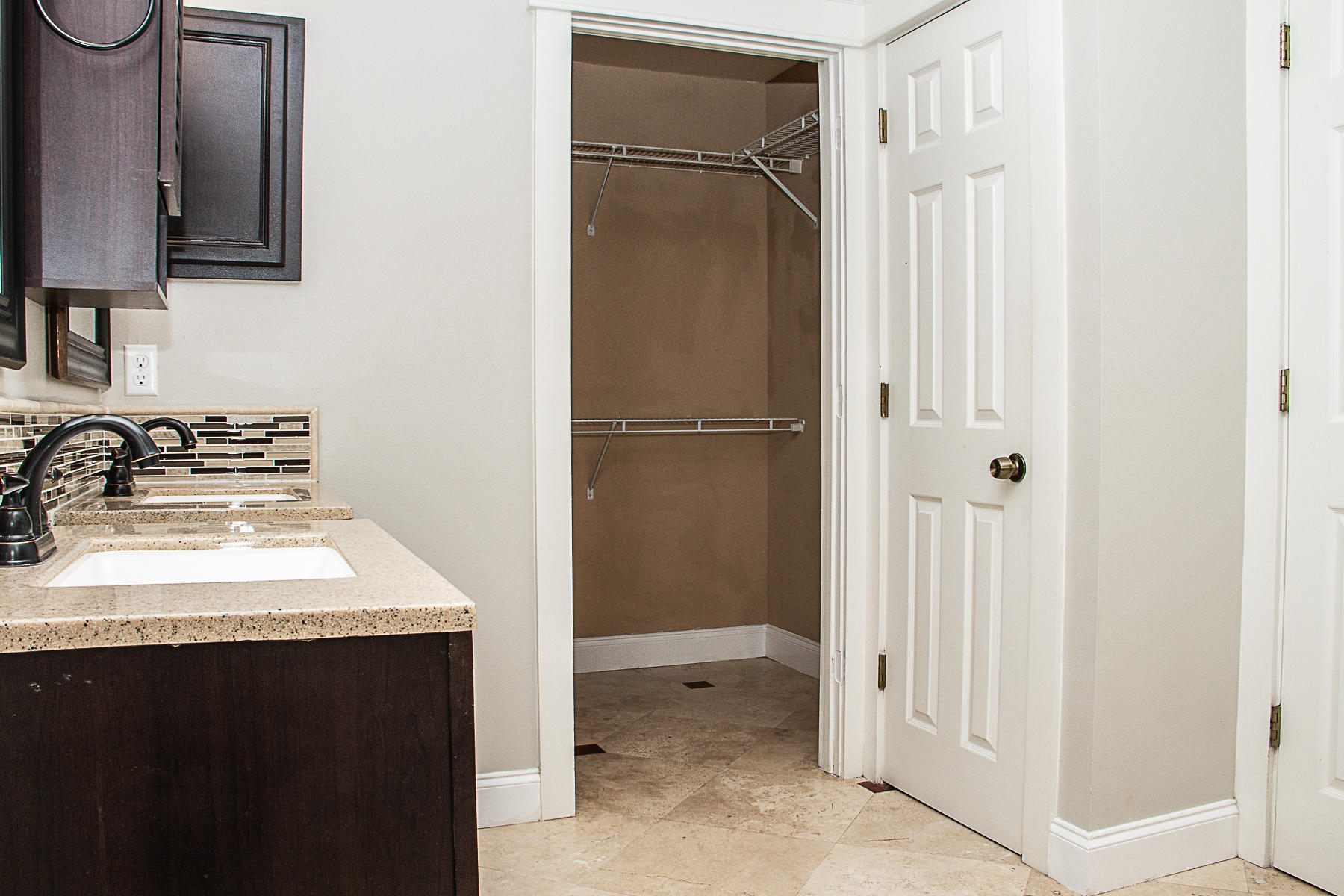 TWIN LAKES ESTATES - Residential Lease