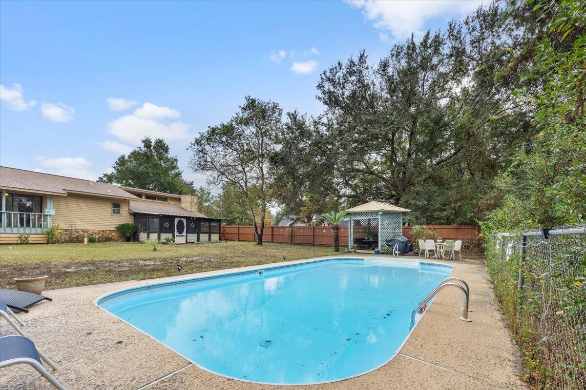 ROBLEDAL ESTATES - Residential