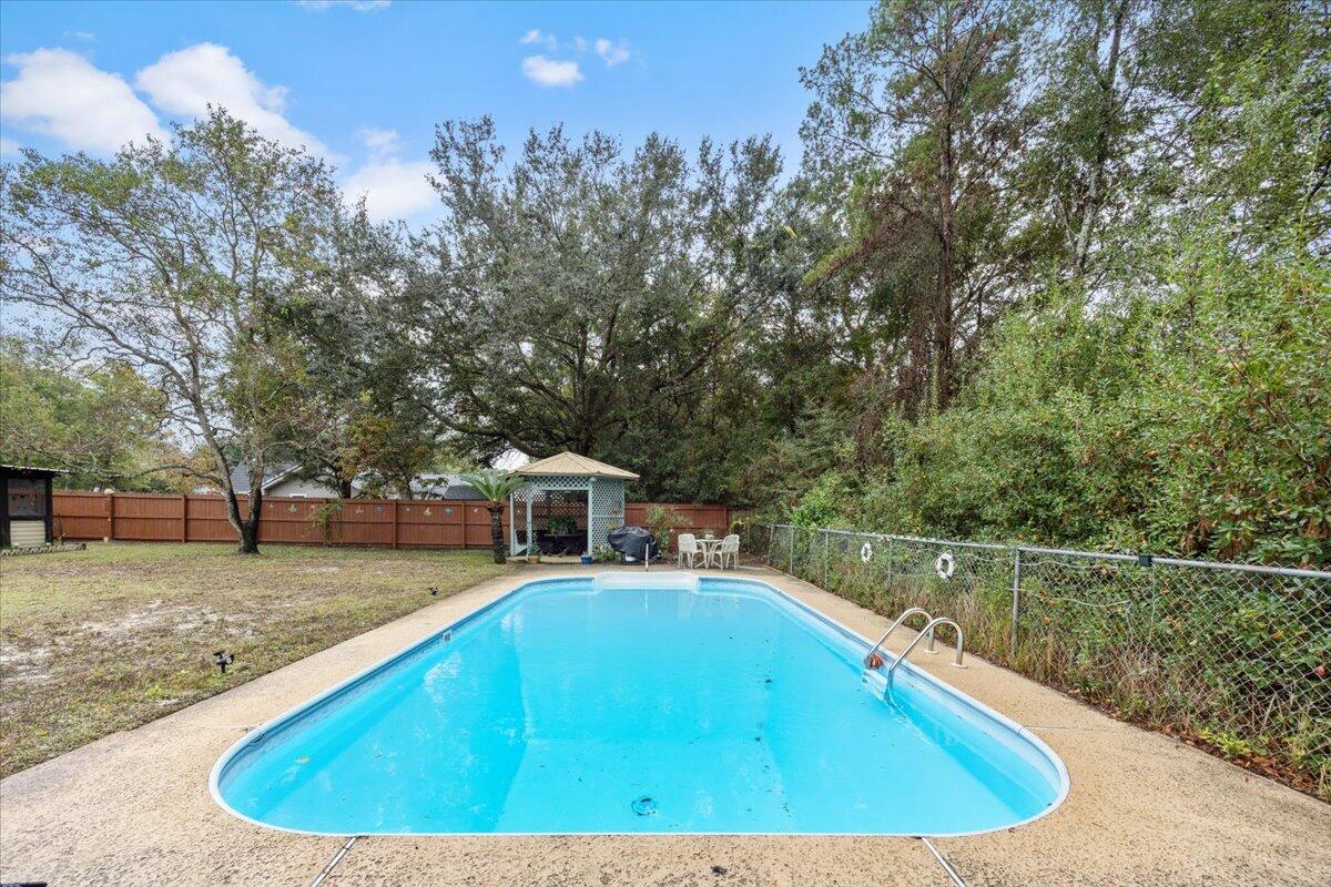 ROBLEDAL ESTATES - Residential