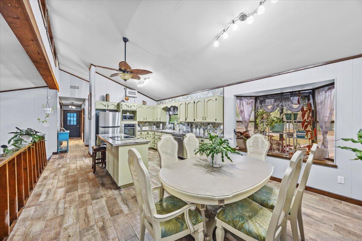 ROBLEDAL ESTATES - Residential