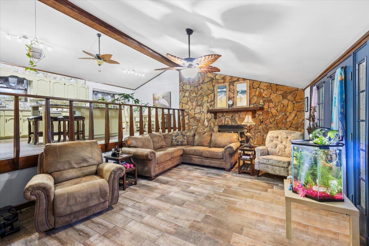 ROBLEDAL ESTATES - Residential