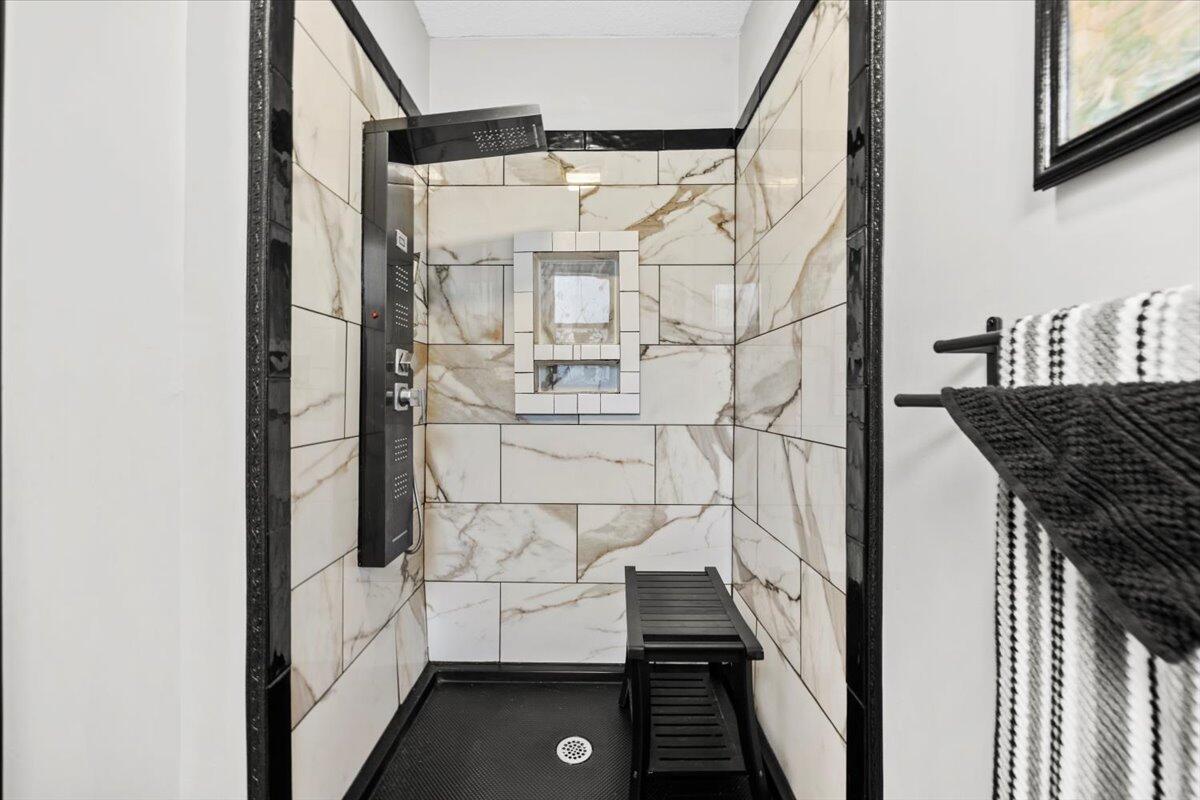 ROBLEDAL ESTATES - Residential