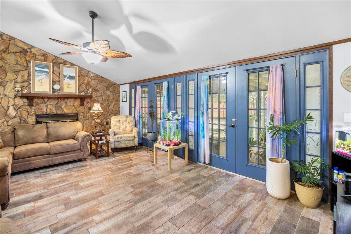 ROBLEDAL ESTATES - Residential