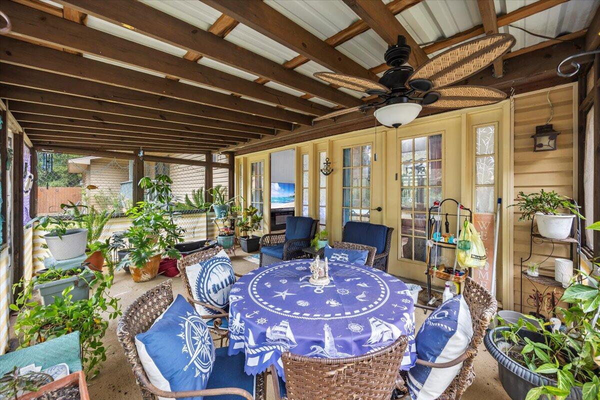 ROBLEDAL ESTATES - Residential