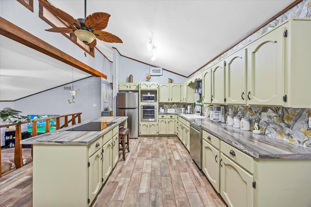 ROBLEDAL ESTATES - Residential