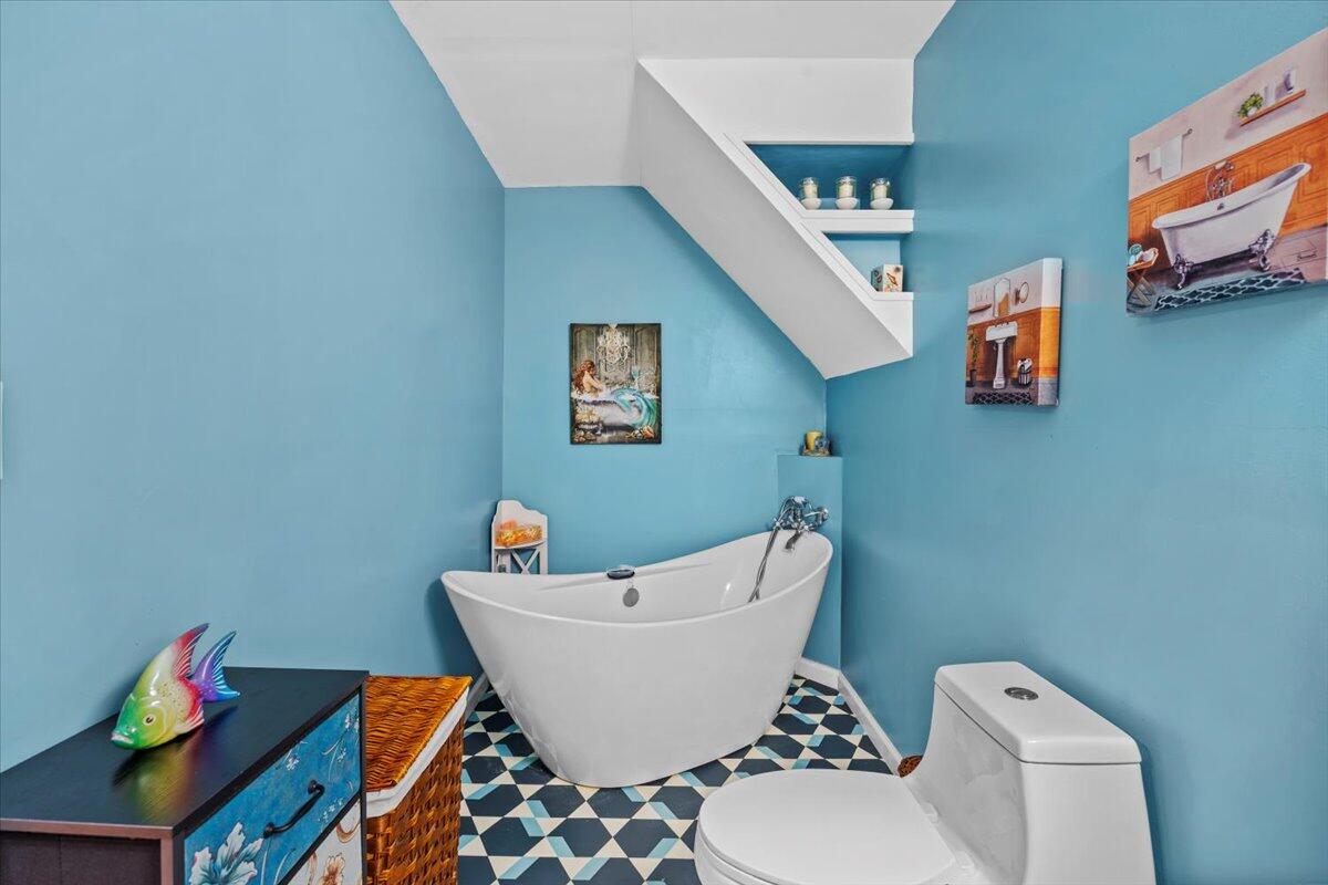 ROBLEDAL ESTATES - Residential